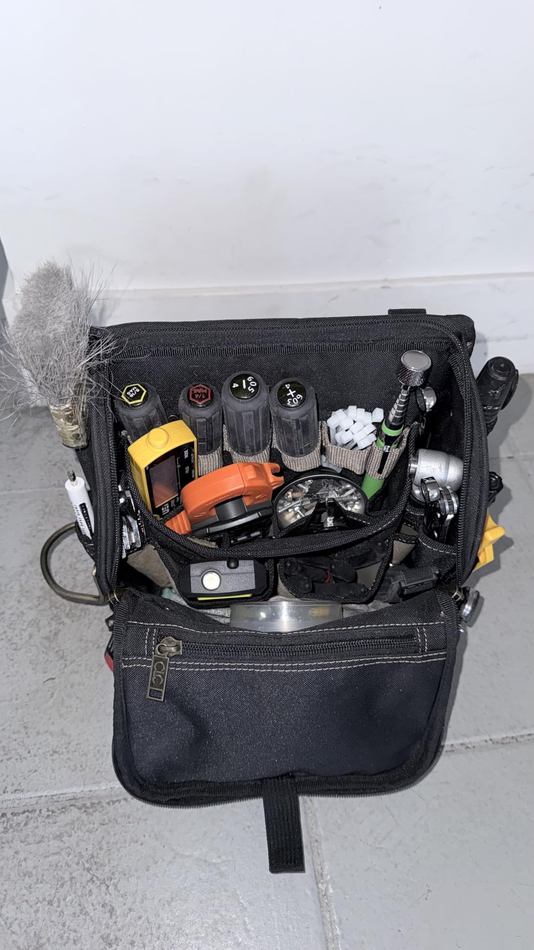 CLC Custom Leathercraft 1509 Zippered Professional Electricians Tool Pouch, 21 Pocket, Black customer photo 2