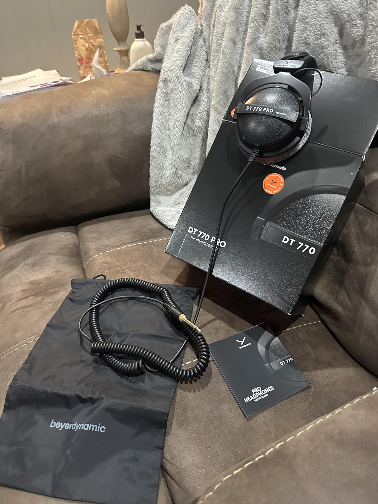 beyerdynamic DT 770 PRO, Wired Headphones, 3m Coiled Cable, Black with Gray Ear Pads customer photo 1