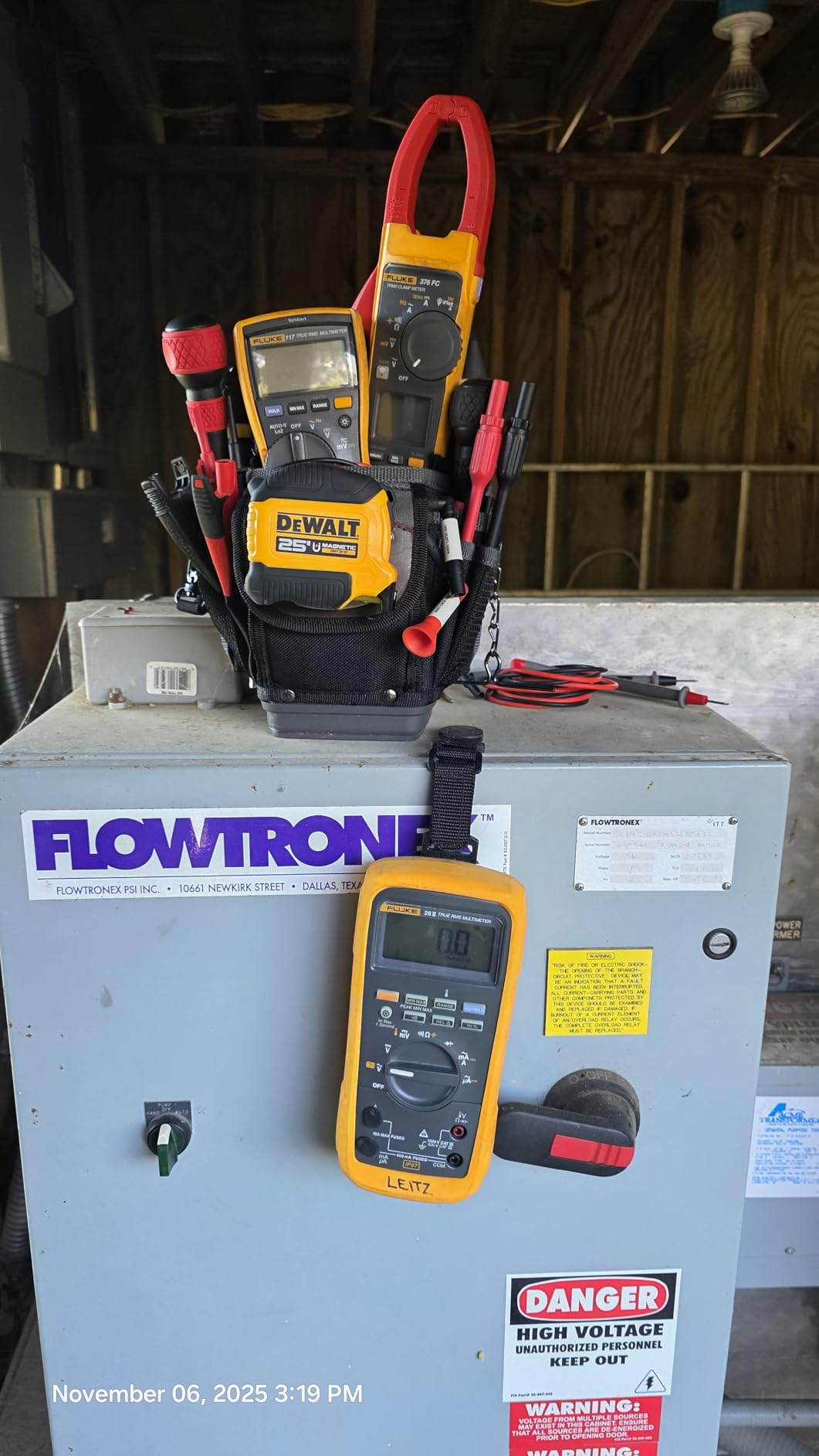 Fluke 117 Digital Multimeter, Non-Contact AC Voltage Detection, True RMS customer photo 1
