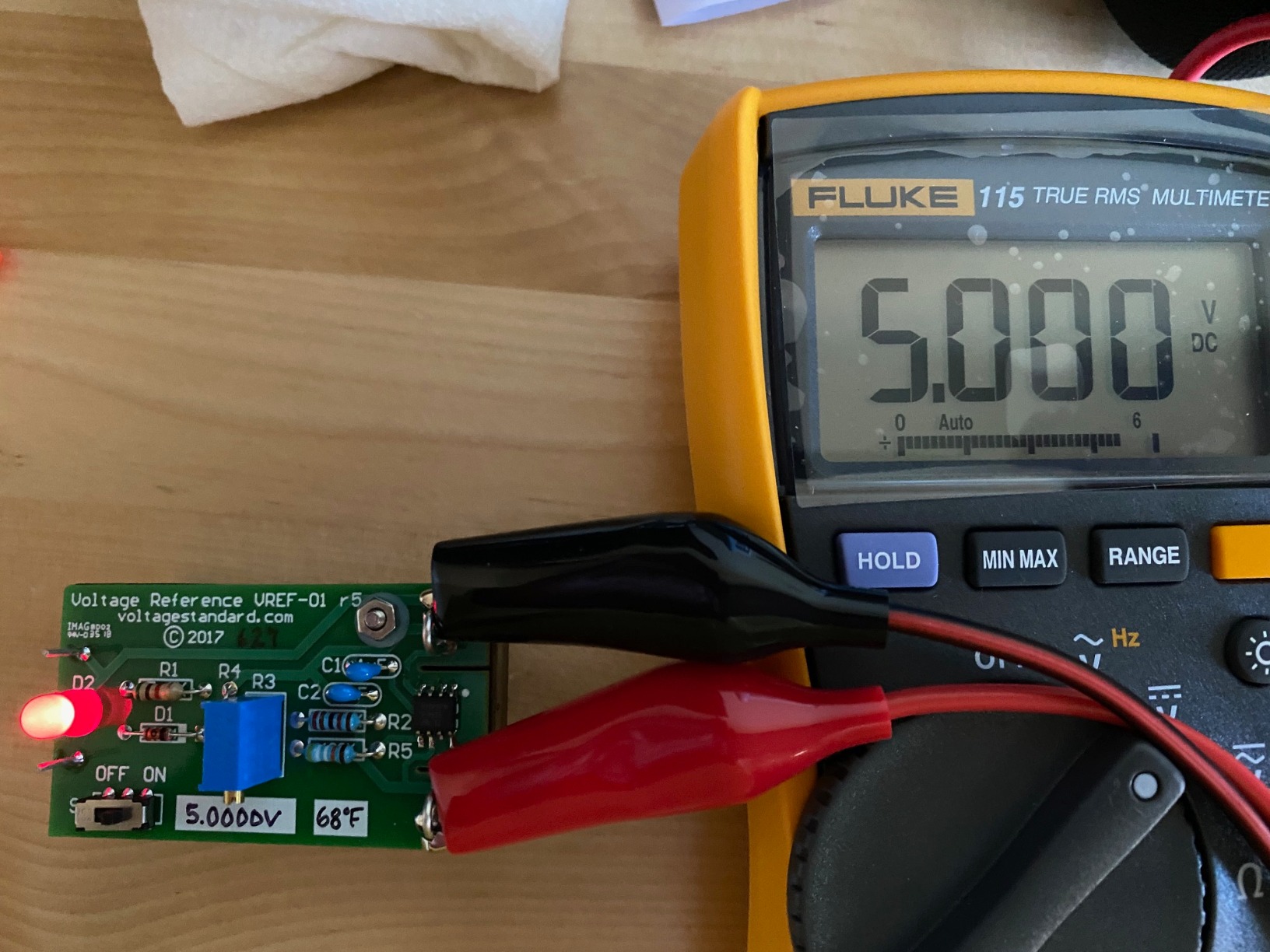 Fluke 115 Multimeter, True RMS Digital Multimeter for Field Service customer photo 1