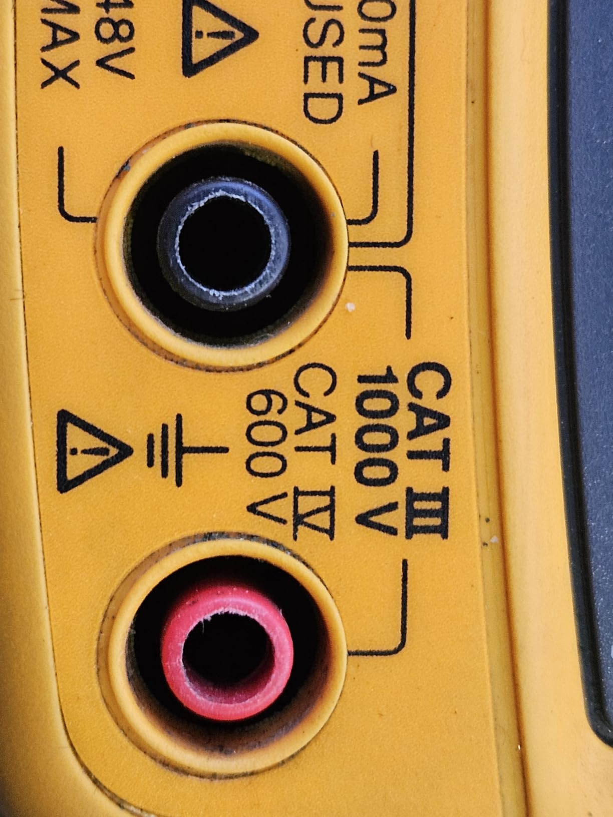 Fluke 789 ProcessMeter, Includes Standard DMM Capabilities, Measure, Source, Simulate 4-20 mA signals, and Built-In 24 V Loop Supply customer photo 1