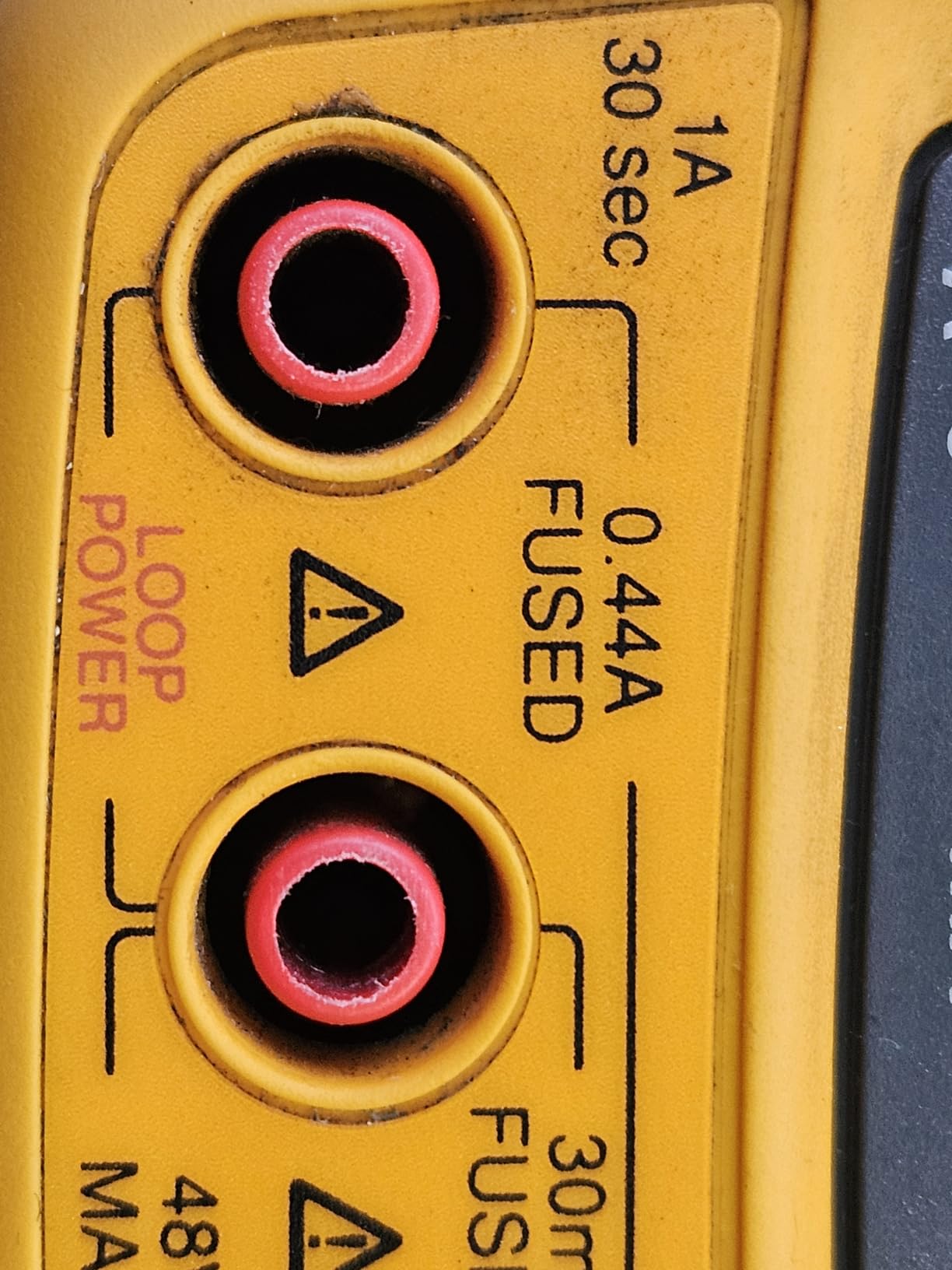 Fluke 789 ProcessMeter, Includes Standard DMM Capabilities, Measure, Source, Simulate 4-20 mA signals, and Built-In 24 V Loop Supply customer photo 2