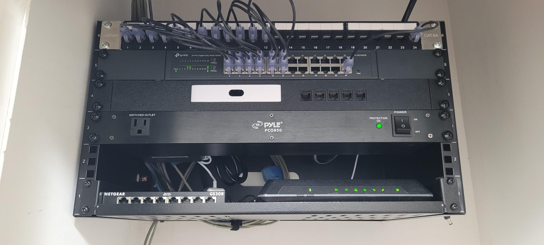 StarTech.com 6U Wall Mount Network Rack - 14 Inch Deep (Low Profile) - 19