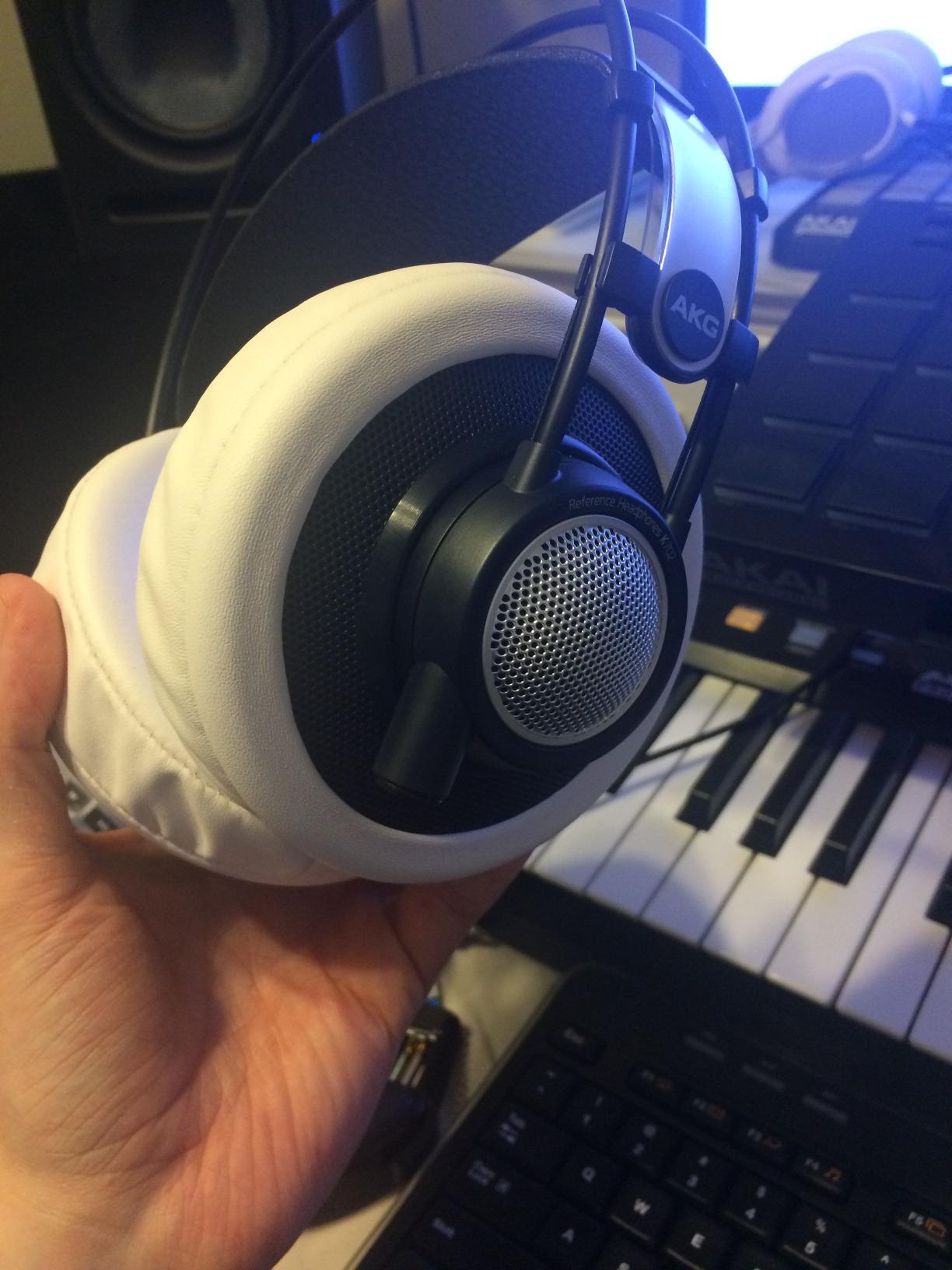 AKG Pro Audio 2458X00190 (K702) Over-Ear, Open-Back, Flat-Wire, Reference Studio Headphones, Black customer photo 1