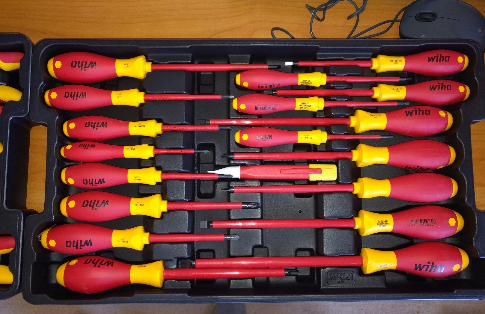 Wiha 32095 Slotted and Phillips Insulated Screwdriver Set, 1000 Volt, 19 Piece customer photo 1