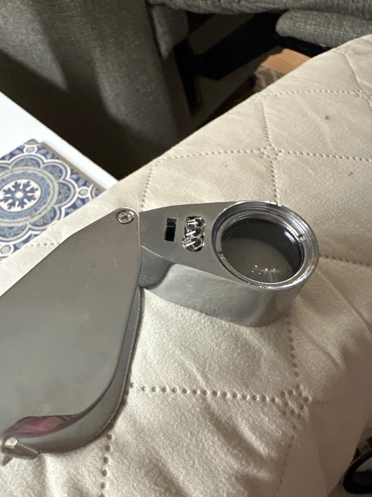 KINGMAS 40X Jewelers Loupe, LED Light Illuminated Folding Magnifying Jewelry Eye Magnifier (LED Currency Detecting/Jewlers Identifying Type Lupe) customer photo 1