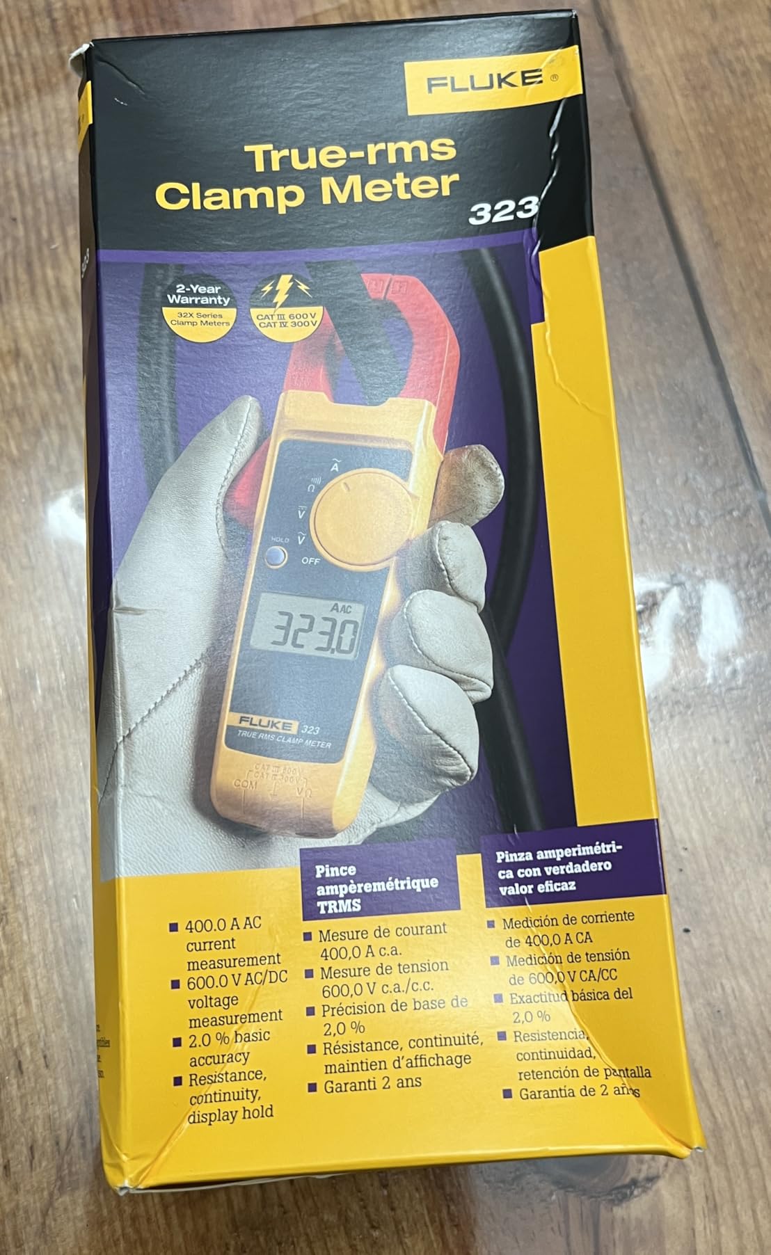 Fluke 323 Clamp Meter for Commercial/Residential Electricians, Measures AC Current to 400 A & AC/DC Voltage to 600 V, Resistance and Continuity, Includes 2 Year Warranty and Soft Carrying Case customer photo 2