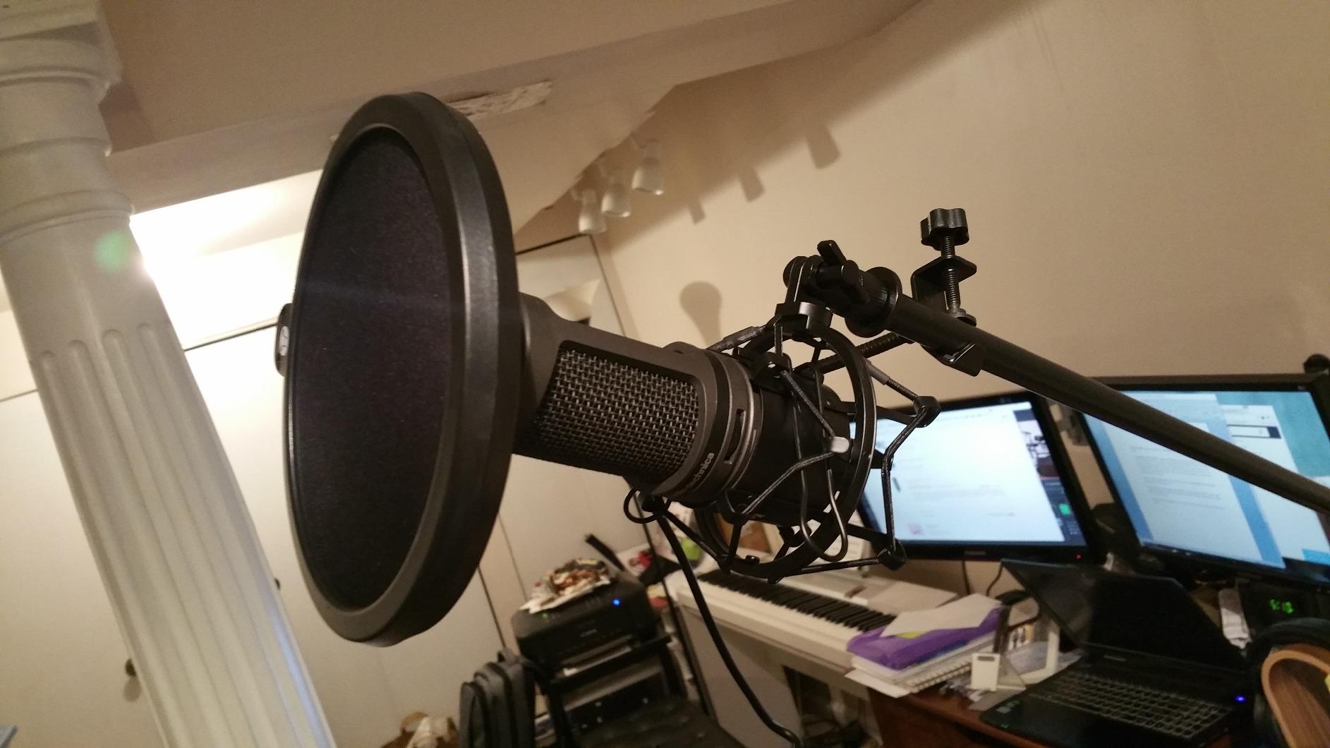 AT2020USB+ Cardioid Condenser USB Microphone, with Built-in Headphone Jack & Volume Control, Perfect for Content Creators (Black) customer photo 1