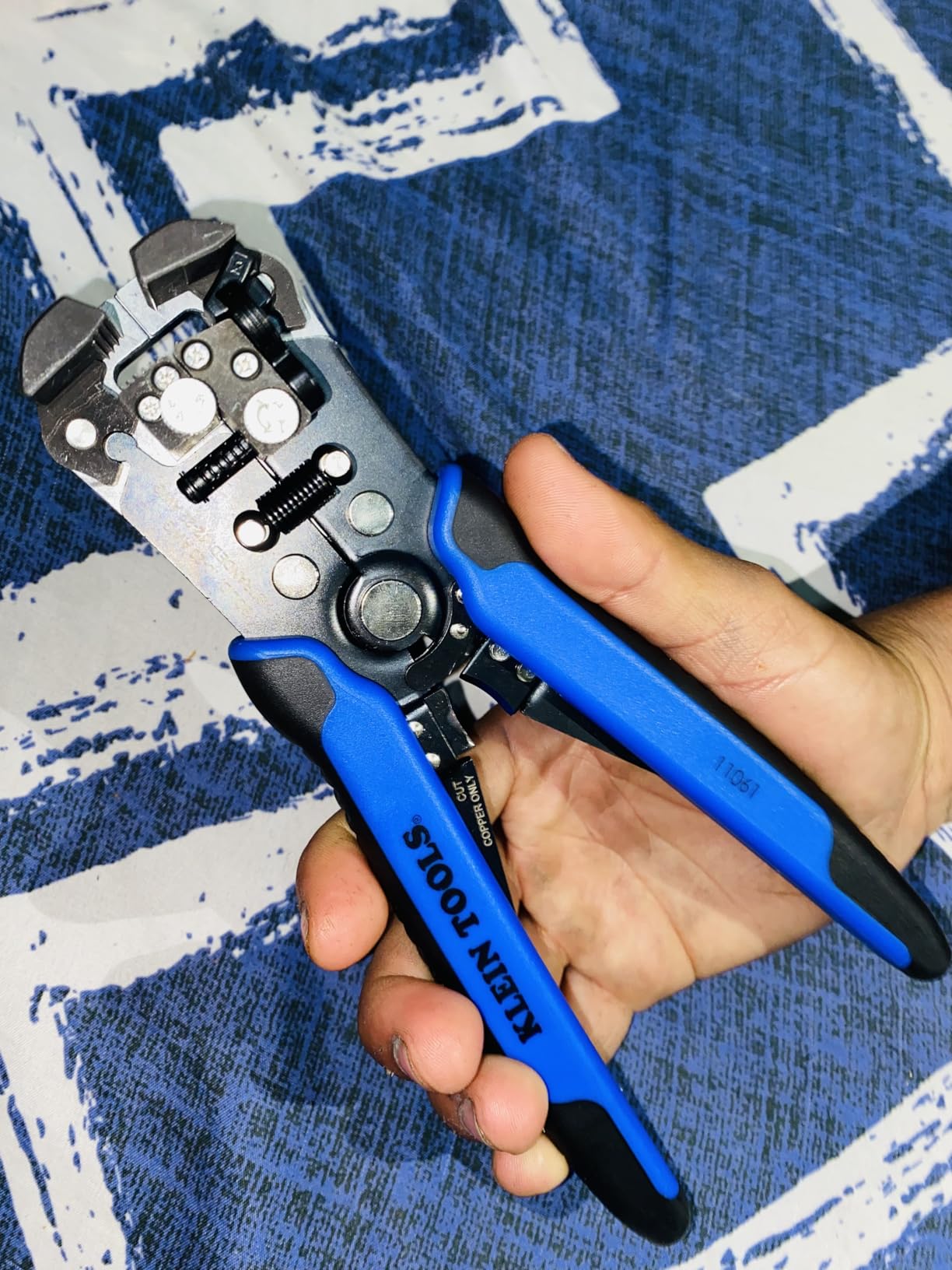 Klein Tools 11061 Self-Adjusting Stripper / Cutter, Heavy Duty, for 10-20 AWG Solid, 12-22 AWG Stranded, and Romex Wire customer photo 1