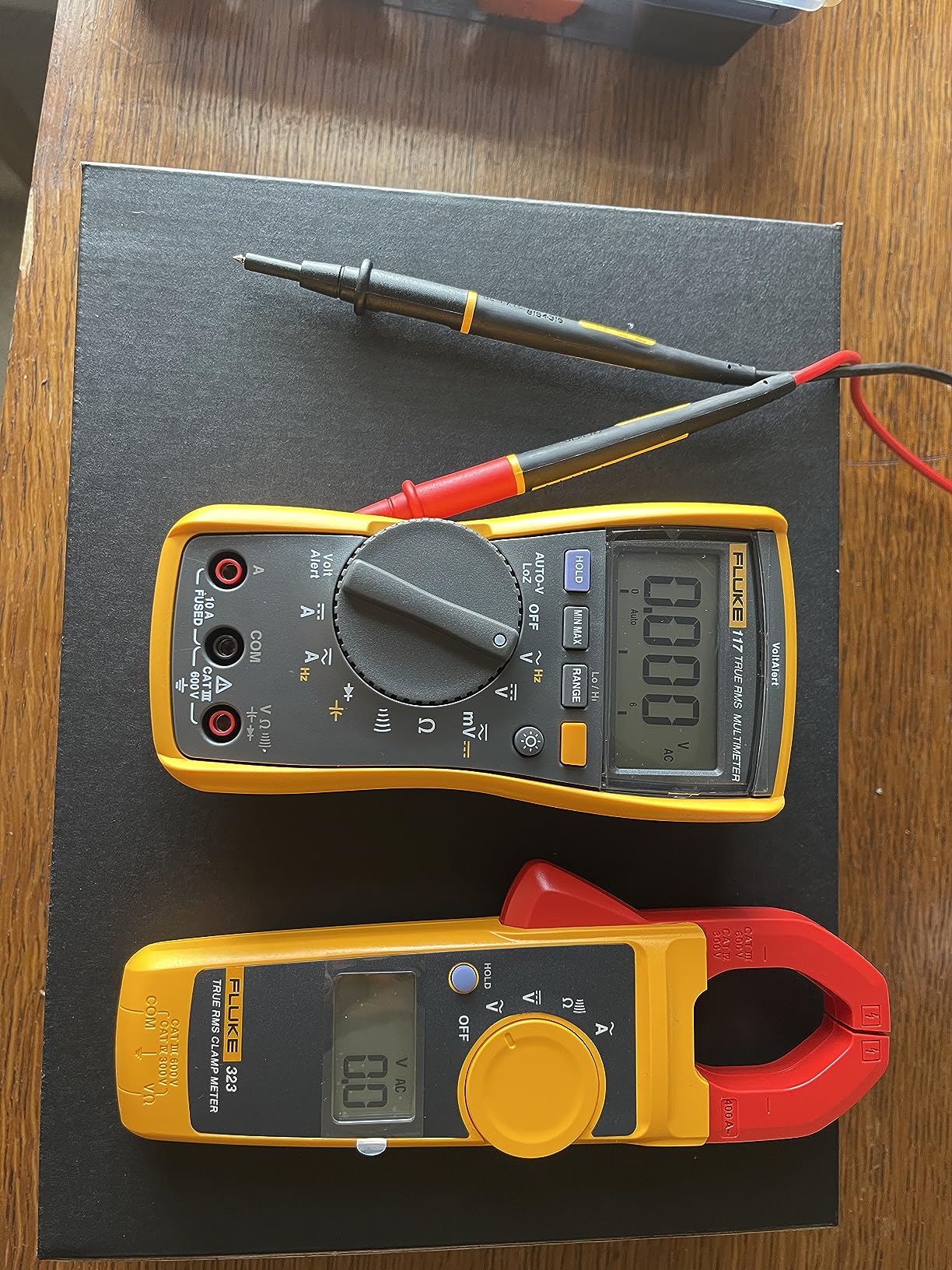 Fluke 117/323 Kit Multimeter and Clamp Meter Combo Kit For Residential And Commercial Electricians, AC/DC Voltage, AC Current 400 A, Includes Test Leads, TPAK And Carrying Case customer photo 1