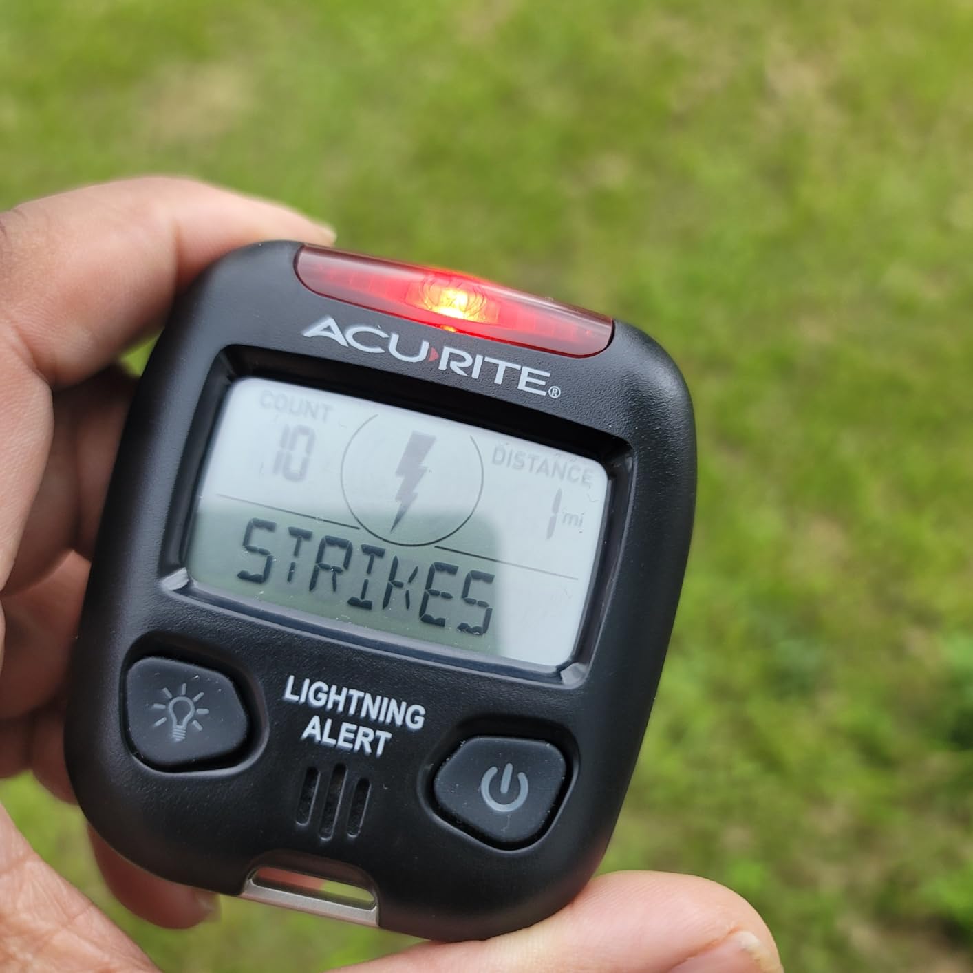 AcuRite 02020 Portable Lightning Detector Black, 2½L x 1W x 2¾H customer photo 2