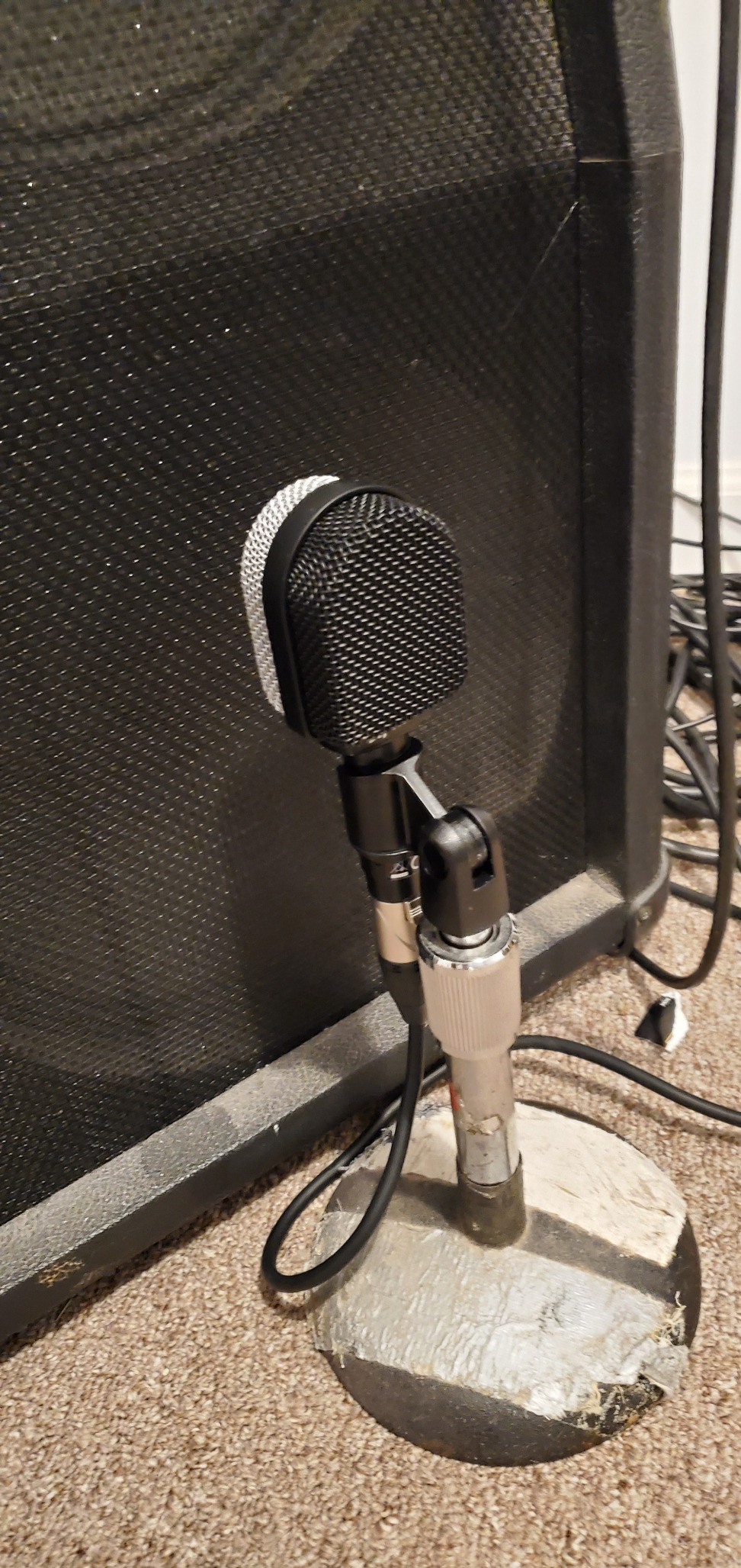 Superlux PRA628MKII Professional Dynamic Instrument Microphone, Wired Super-Cardioid Mic for Guitar/Bass Amps & Live Sound. Recording for Studio and Live Performance, Road-Ready with Clamp & Bag customer photo 1