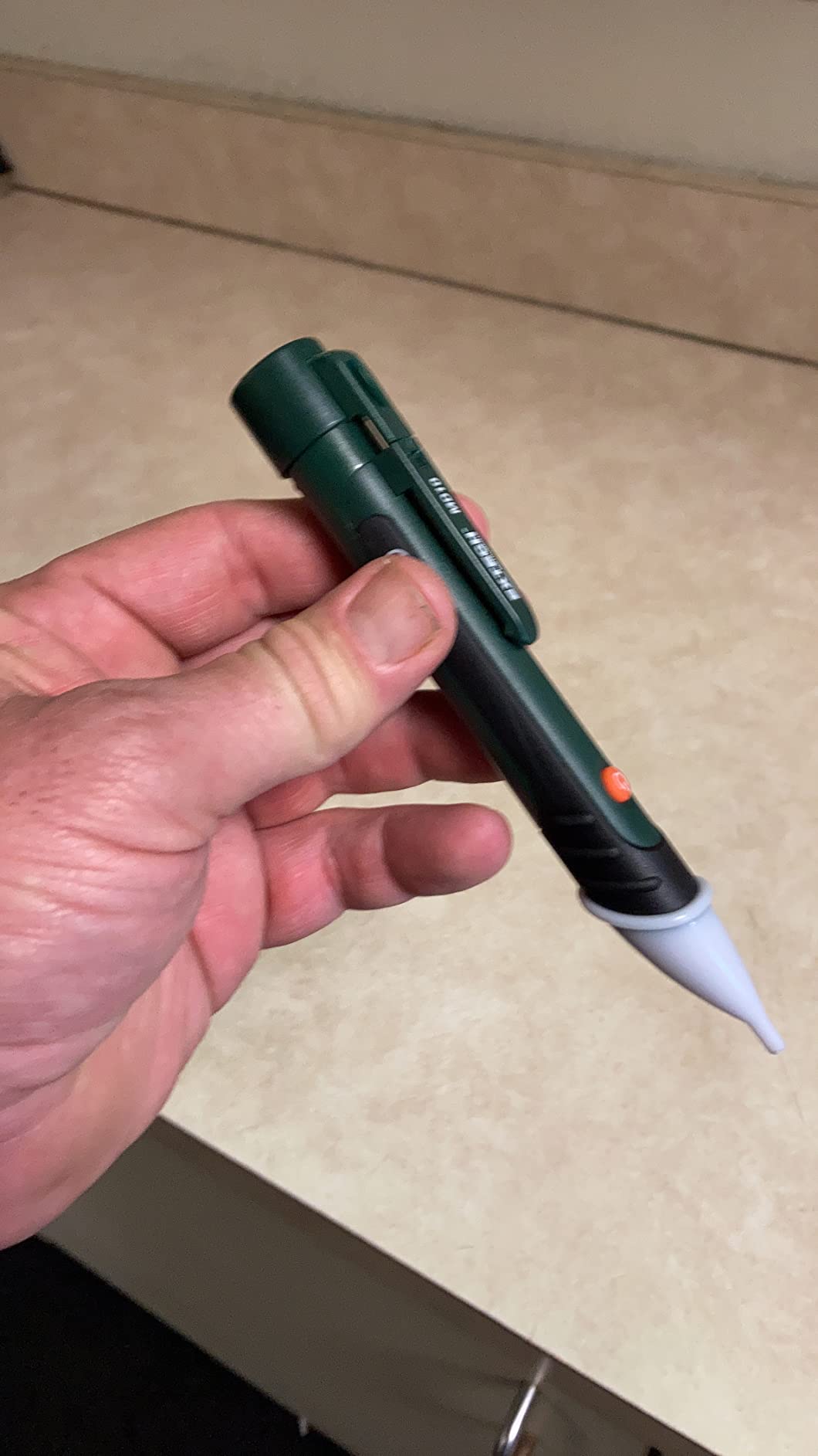 Extech MD10 Non-Contact Magnet Detector Pen with Built-in Flashlight customer photo 1