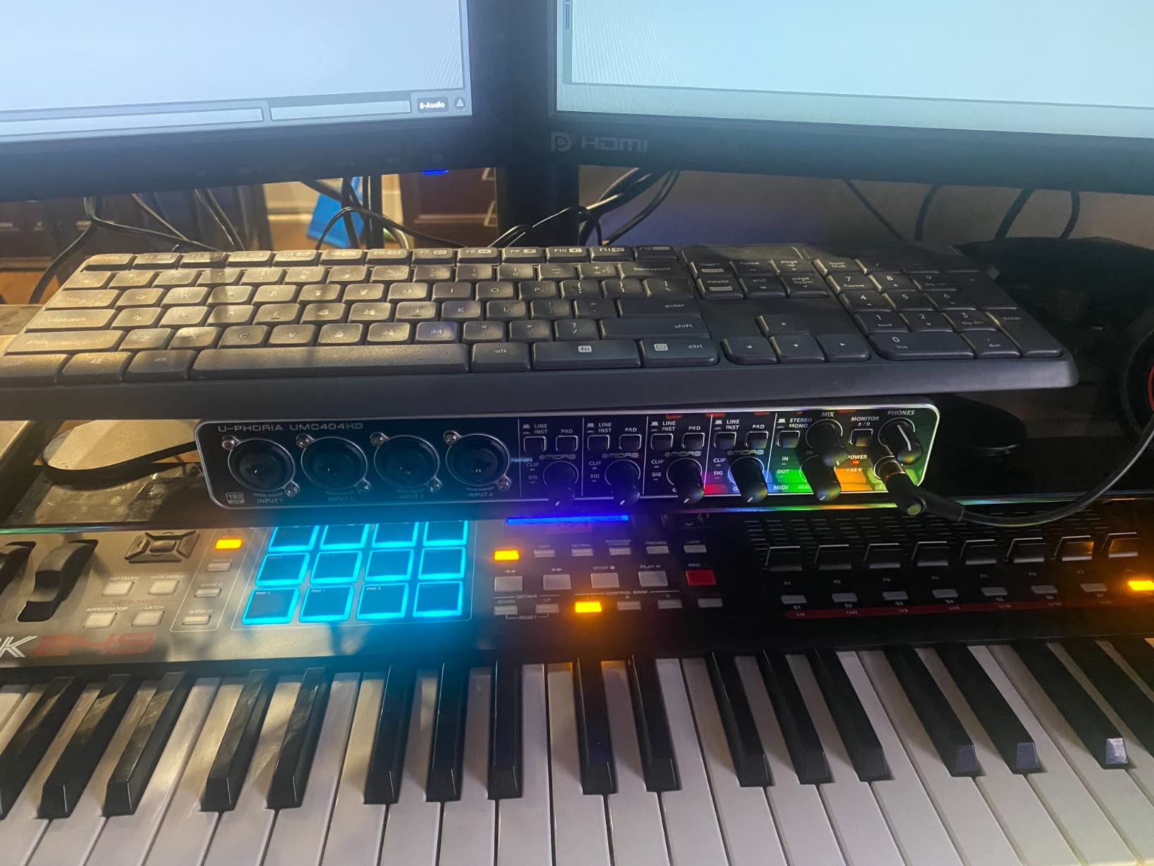 Behringer U-PHORIA UMC404HD 4x4 24-Bit/192 kHz USB Audio/MIDI Interface with Midas Mic Preamplifiers customer photo 1