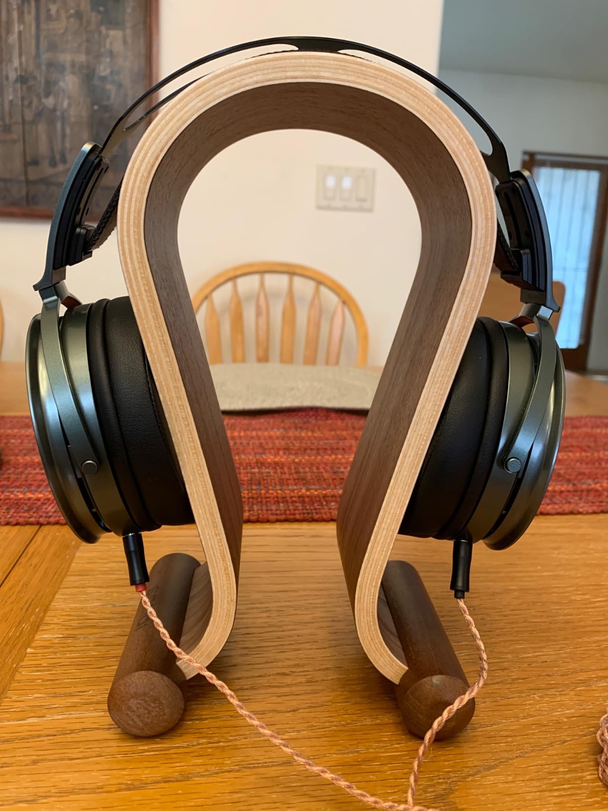SAMDI Wood Headphone Stand, Headphone Holder Wood Headset Stand Compatible for Sony, Bose, Shure, Jabra, JBL, AKG Gaming Headphones Display et. (Walnut) customer photo 1