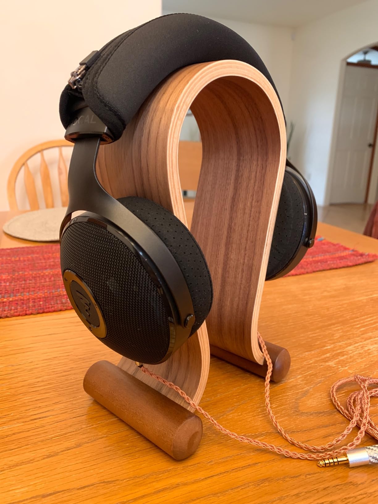 SAMDI Wood Headphone Stand, Headphone Holder Wood Headset Stand Compatible for Sony, Bose, Shure, Jabra, JBL, AKG Gaming Headphones Display et. (Walnut) customer photo 2
