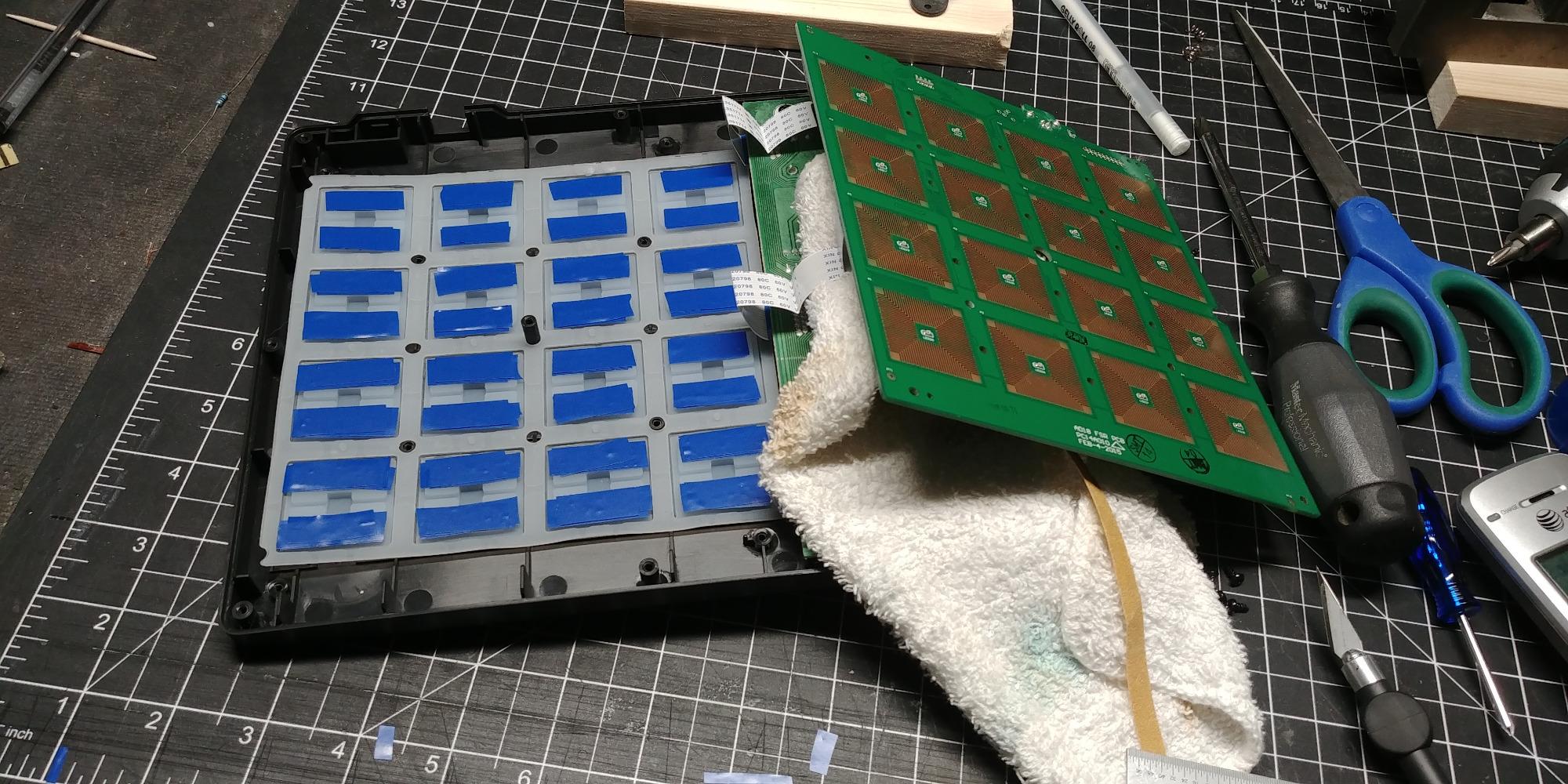 Akai Professional MPD218 - USB MIDI Controller with 16 MPC Drum Pads, 6 Assignable Knobs, Note Repeat and Full Level Buttons and Production Software customer photo 1