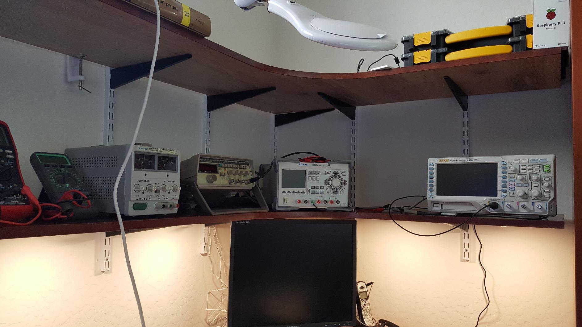 RIGOL DS1054Z Digital Oscilloscope 50 MHz 4-Ch 1 GSa/s 24 Mpts 30,000 wfms/s UltraVision 7