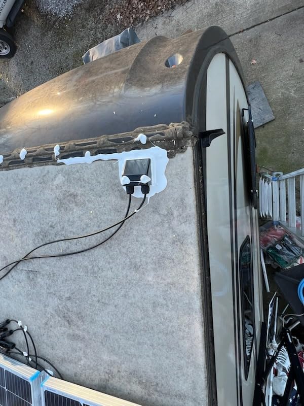 Renogy 200 Watts 12 Volts Monocrystalline RV Solar Panel Kit with Adventurer 30A LCD PWM Charge Controller and Mounting Brackets for RV, Boats, Trailer, Camper, Marine, Off-Grid Solar Power System customer photo 2