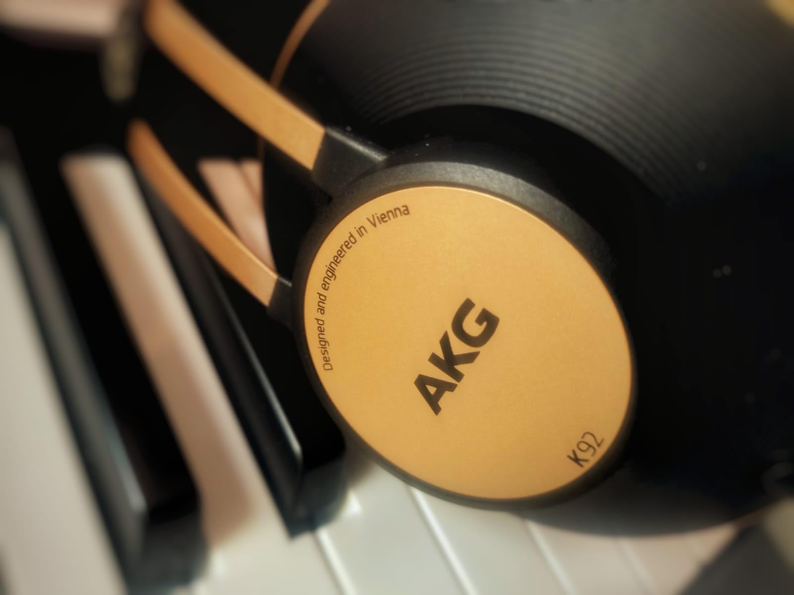 AKG Pro Audio K92 Over-Ear, Closed-Back, Critical Listening and Studio Headphones, Matte Black and Gold customer photo 1