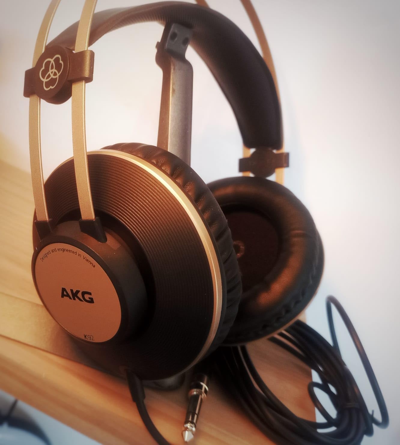 AKG Pro Audio K92 Over-Ear, Closed-Back, Critical Listening and Studio Headphones, Matte Black and Gold customer photo 2