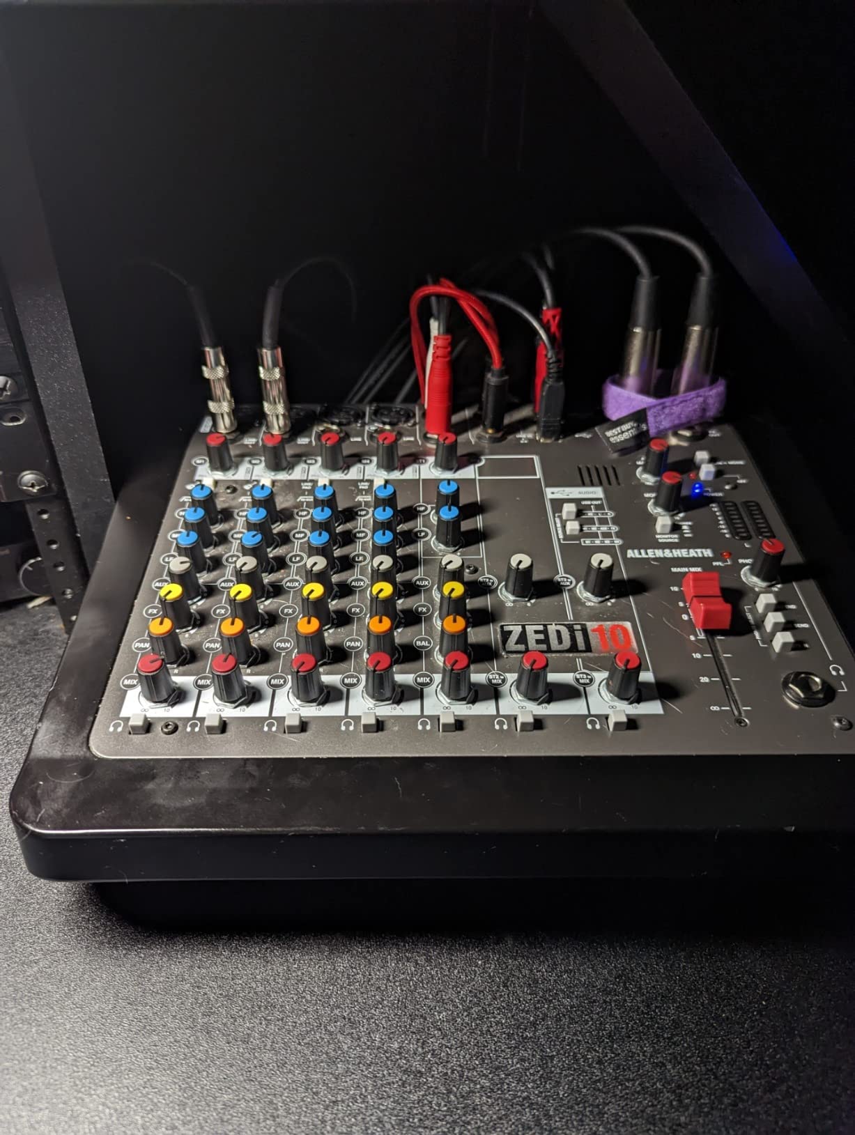 Allen & Heath ZEDi-10FX Compact Hybrid Audio Mixer/4x4 USB Interface with 61 Studio Quality FX customer photo 1