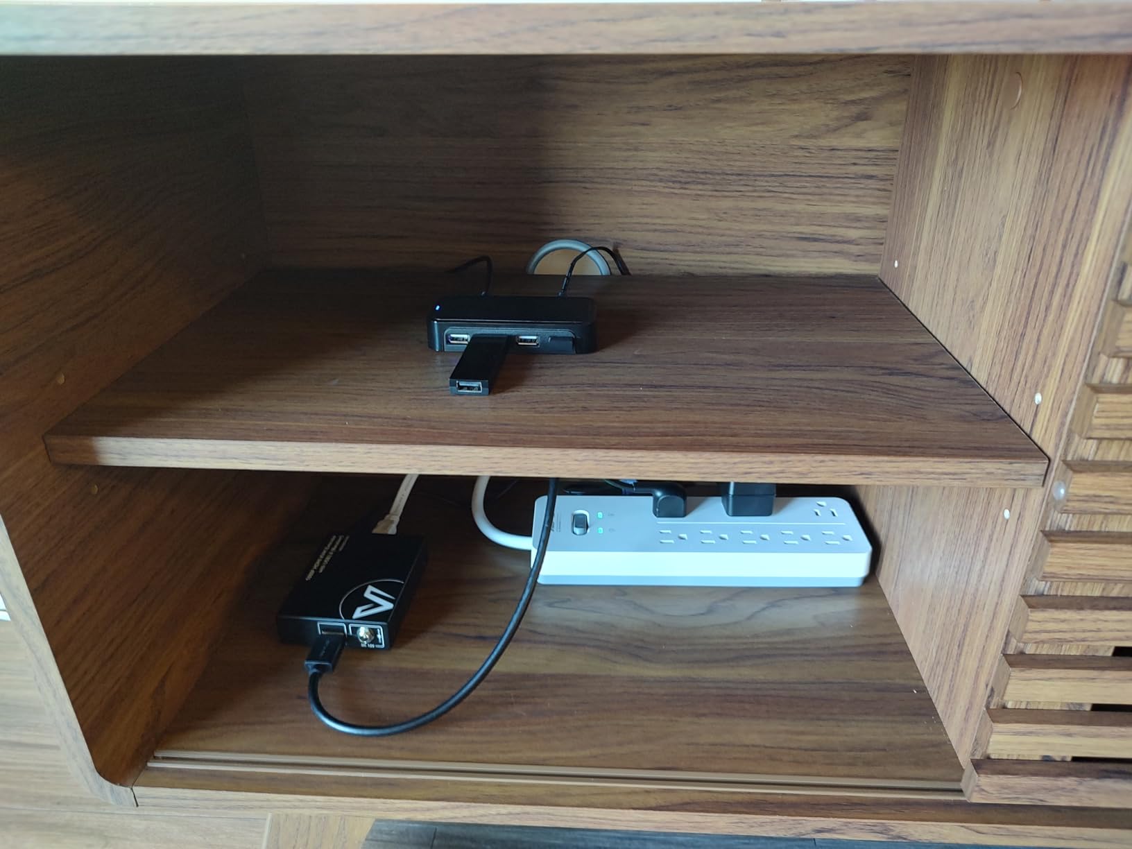 Jadaol Cat 8 Ethernet Cable 25 ft, 40Gbps 2000MHz Flat RJ45 S/FTP LAN Patch Cable, High-Speed Cat8 Network Cable for Router, Modem, Switch, Gaming Consoles, PC, Home Network & Streaming Devices, White customer photo 2