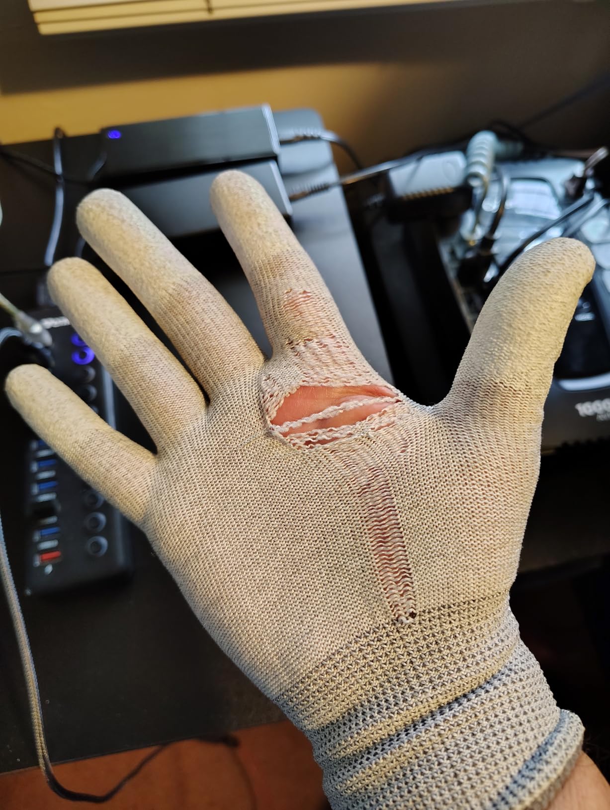 ThxToms ESD Anti Static Gloves, High Resistance Carbon Fiber Protects Your Computer Safe customer photo 2