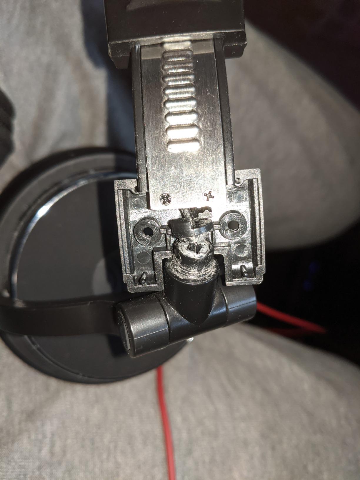 OneOdio Hi-Res Over Ear Headphones for Studio Monitoring and Mixing, Sound Isolation, Protein Leather Earcups, 50mm Driver Unit, Wired Headphones for AMP Guitar Keyboard (Pro-50 Black) customer photo 1