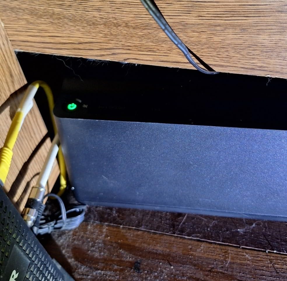 APC UPS Battery Backup for Power Outages, 600VA/330W Surge Protector, 7 Outlets, USB Charging, BE600M1 Uninterruptible Power Supply for Computers, Wi-Fi Routers, and Home Office Electronics customer photo 2
