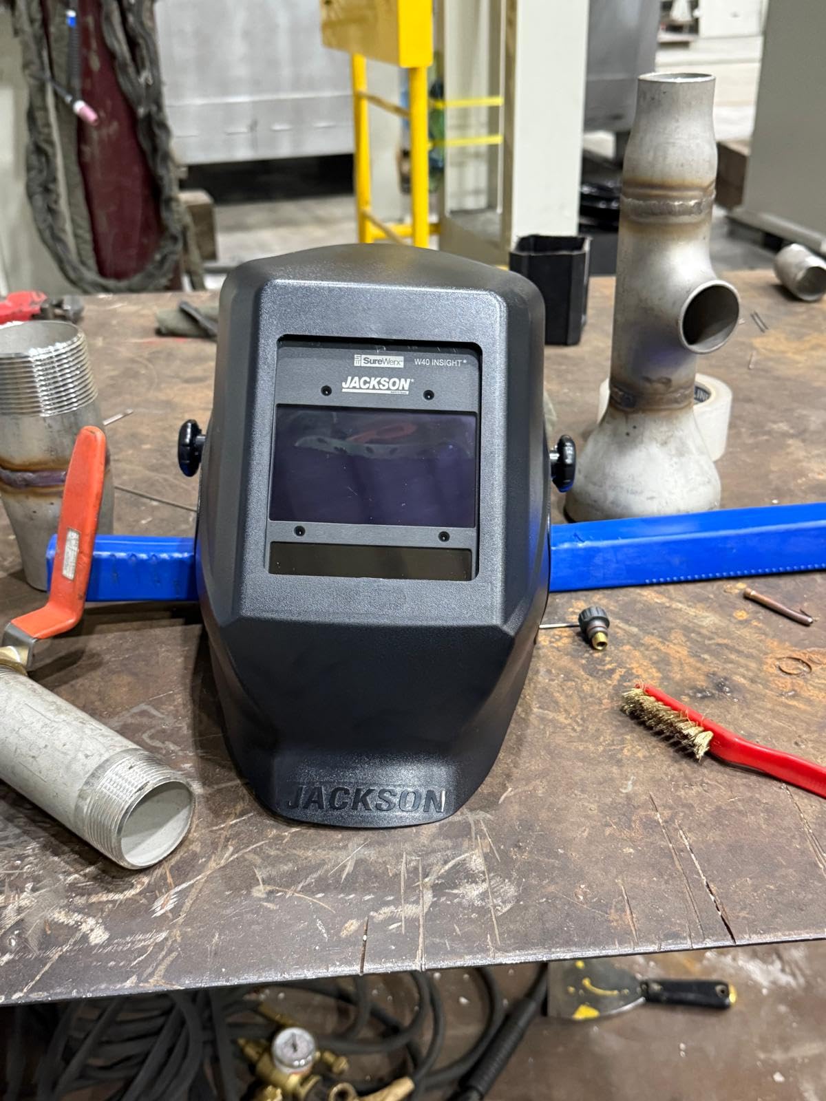 Jackson Safety Insight ADF Welding Helmet - Ultra Lightweight, Auto Darkening Welding Hood with HLX Shell Design customer photo 1