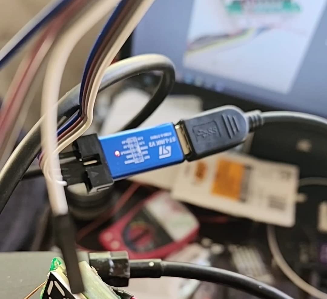 ST-Link V2 STM32 Emulator, Aideepen ST Link V2 Stm32 Programmer Unit mini STM8 STM32 Emulator Downloader M89 New (Random Color) customer photo 1