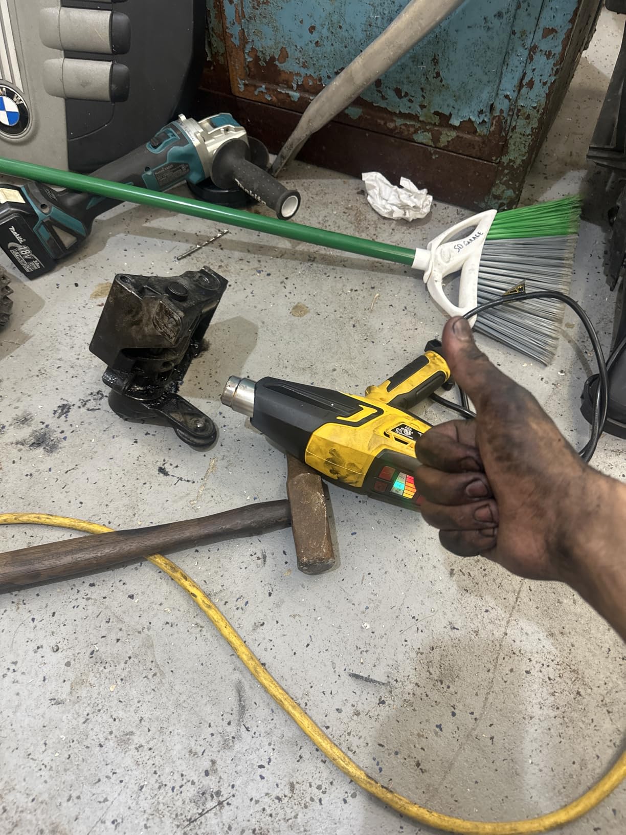 Wagner Spraytech 0503063 FURNO 500 Variable Temp Heat Gun, 2 Nozzles & 12 Temperature Settings 150°F-1200°F customer photo 1