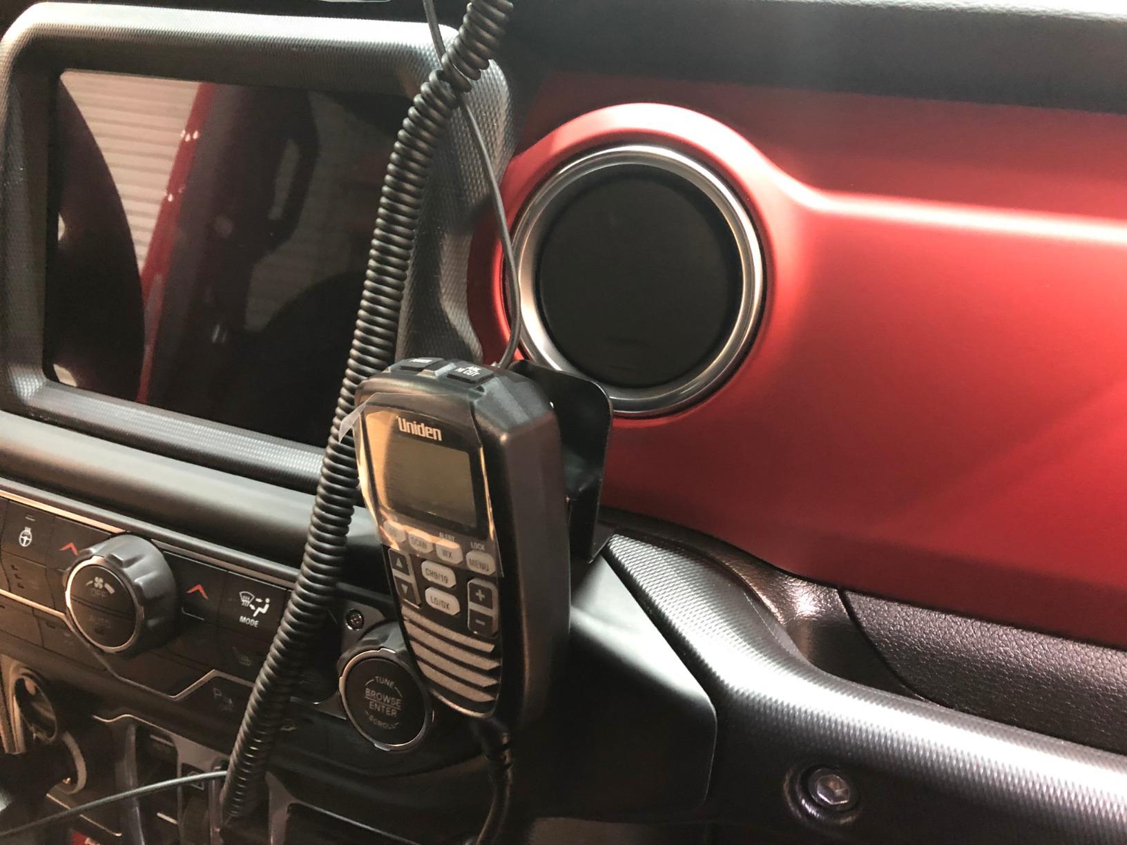 Uniden CMX760 Bearcat Off Road Series Compact Mobile CB Radio, 40-Channel Operation, Ultra-Compact for Easy Mounting, Large 7-Color Backlit LCD Display on Mic customer photo 1