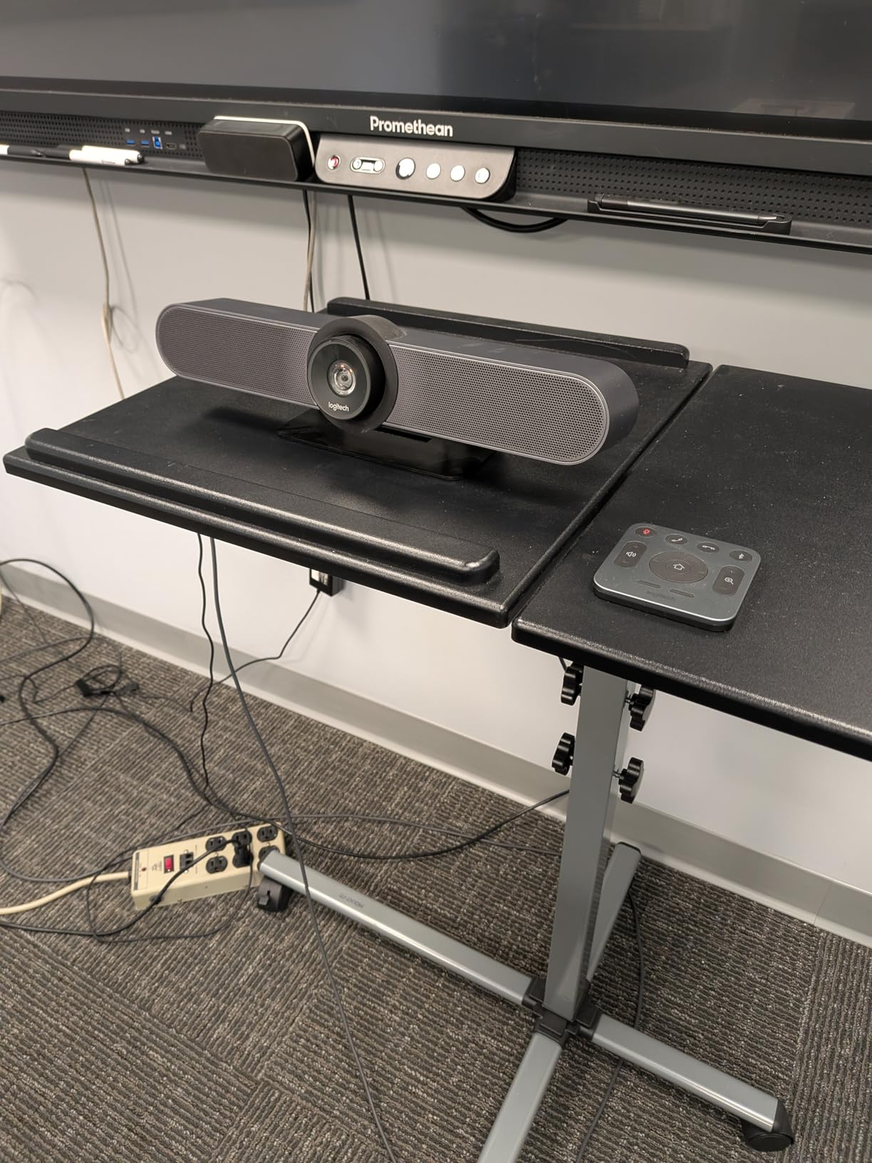 MeetUp Video Conferencing System, Ultra HD 4K/1080p/720p, 3 Microphones/Adjustable Speakers, Wide Field of View 120°, PC/Mac/Laptop/MacBook/Tablet - Black customer photo 1