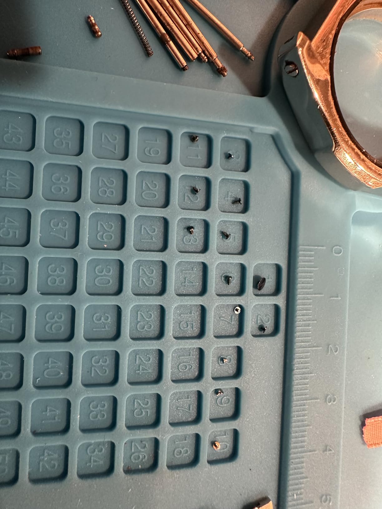 Kaisi S-130 Insulation Silicone Soldering Mat Repair Mat, Heat Resistant Silicone Work Mats 932°F with Scale Ruler and Screw Position for Soldering, CellPhone Electronics Repair, Size: 13.8 x 9.8 inch customer photo 2