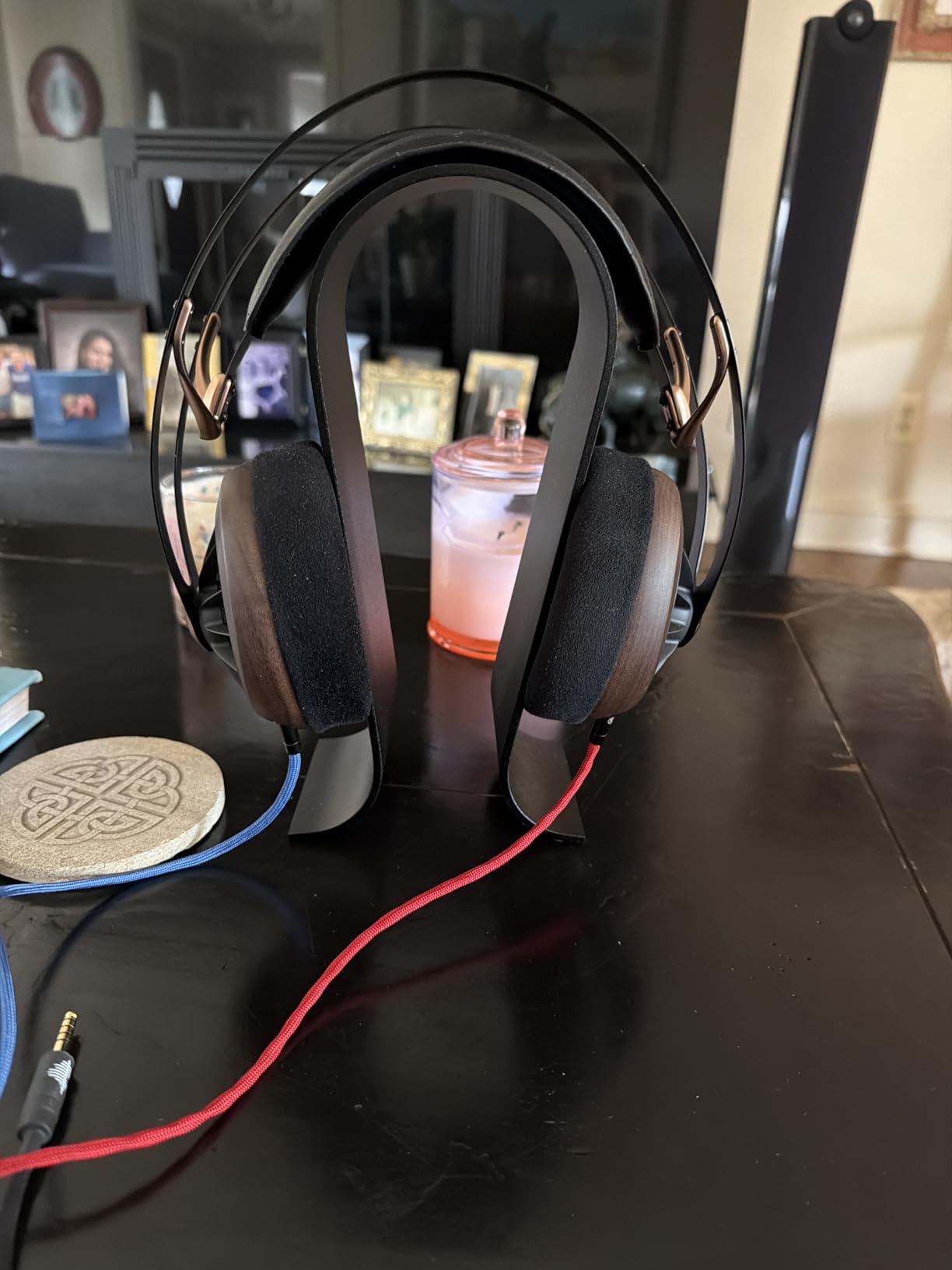 Monoprice Headphone Stand - Silver, Full Aluminum Construction, Solid and Stable, Fits Most Headphones customer photo 1