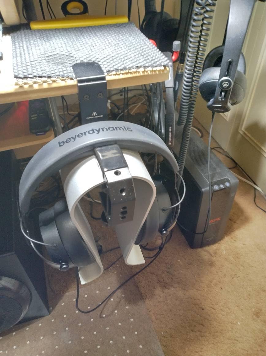 Monoprice Headphone Stand - Silver, Full Aluminum Construction, Solid and Stable, Fits Most Headphones customer photo 2