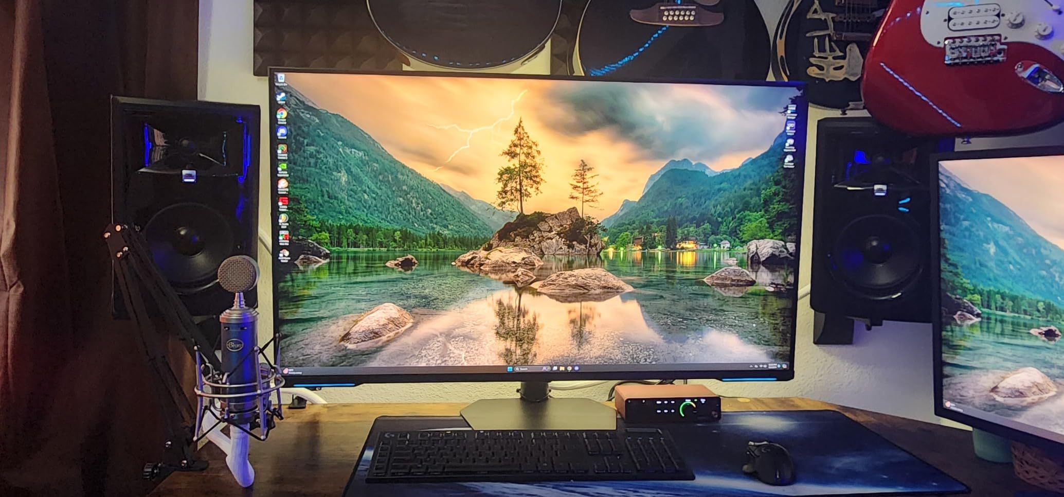 JBL Professional 306P MkII 6-Inch 2-Way Powered, Active Monitor Speaker for Near Field Music Production customer photo 2