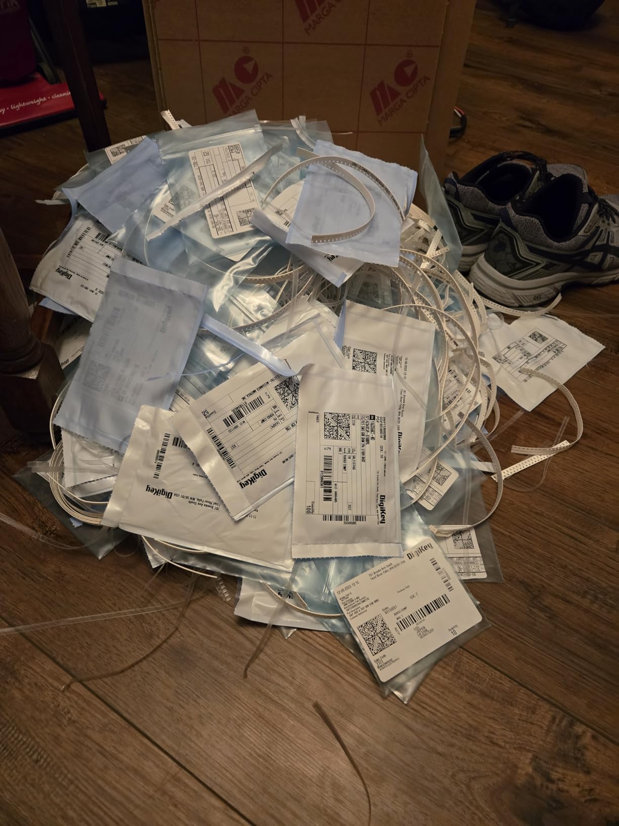 AideTek BOXALL96 96 Lids Enclosure SMD SMT Parts Organizer Surface Mount Box Labels customer photo 1