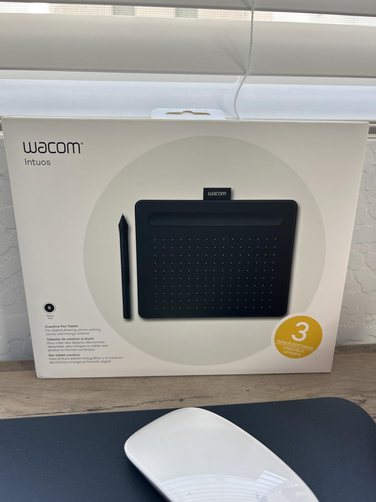 Wacom Intuos Small Graphics Drawing Tablet, Includes Training & Software; 4 Customizable ExpressKeys Compatible with Chromebook Mac Android & Windows, Black customer photo 2