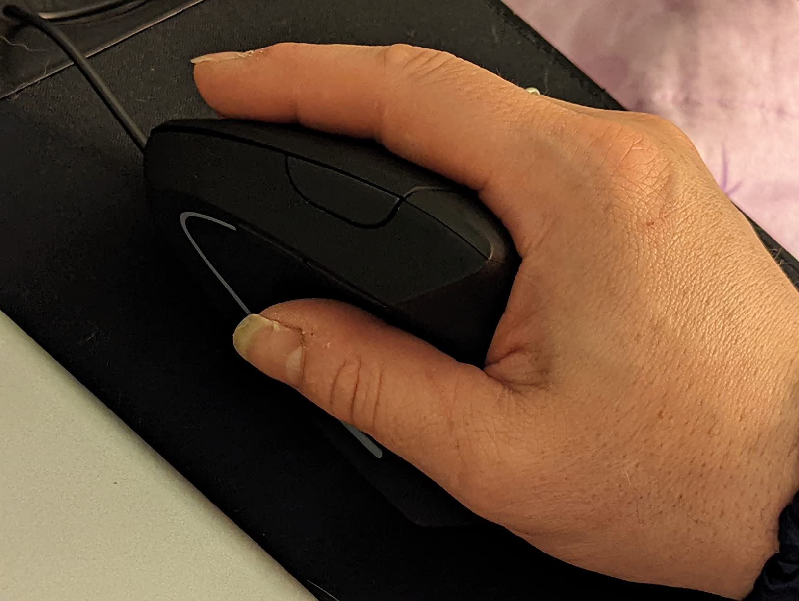 Ergonomic Mouse, LEKVEY Vertical Wireless Mouse - Rechargeable 2.4G Optical Vertical Mice : 3 Adjustable DPI 800/1200/1600 Levels 6 Buttons, for Laptop, Mac, PC, Computer, Desktop, Notebook etc, Black customer photo 1