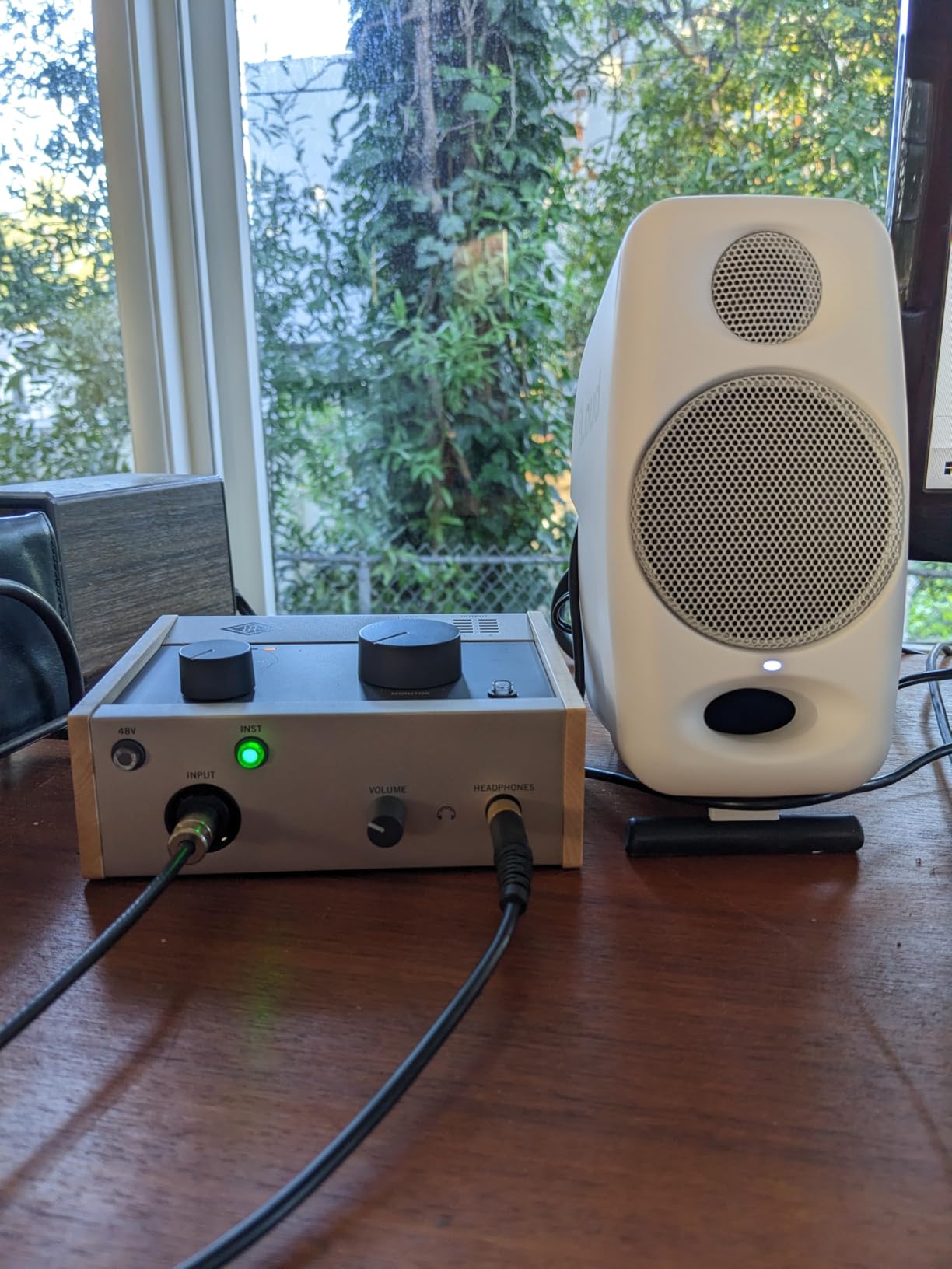 IK Multimedia iLoud Micro Monitor White 50 watt Portable Wireless Bluetooth Studio Reference Monitors customer photo 1