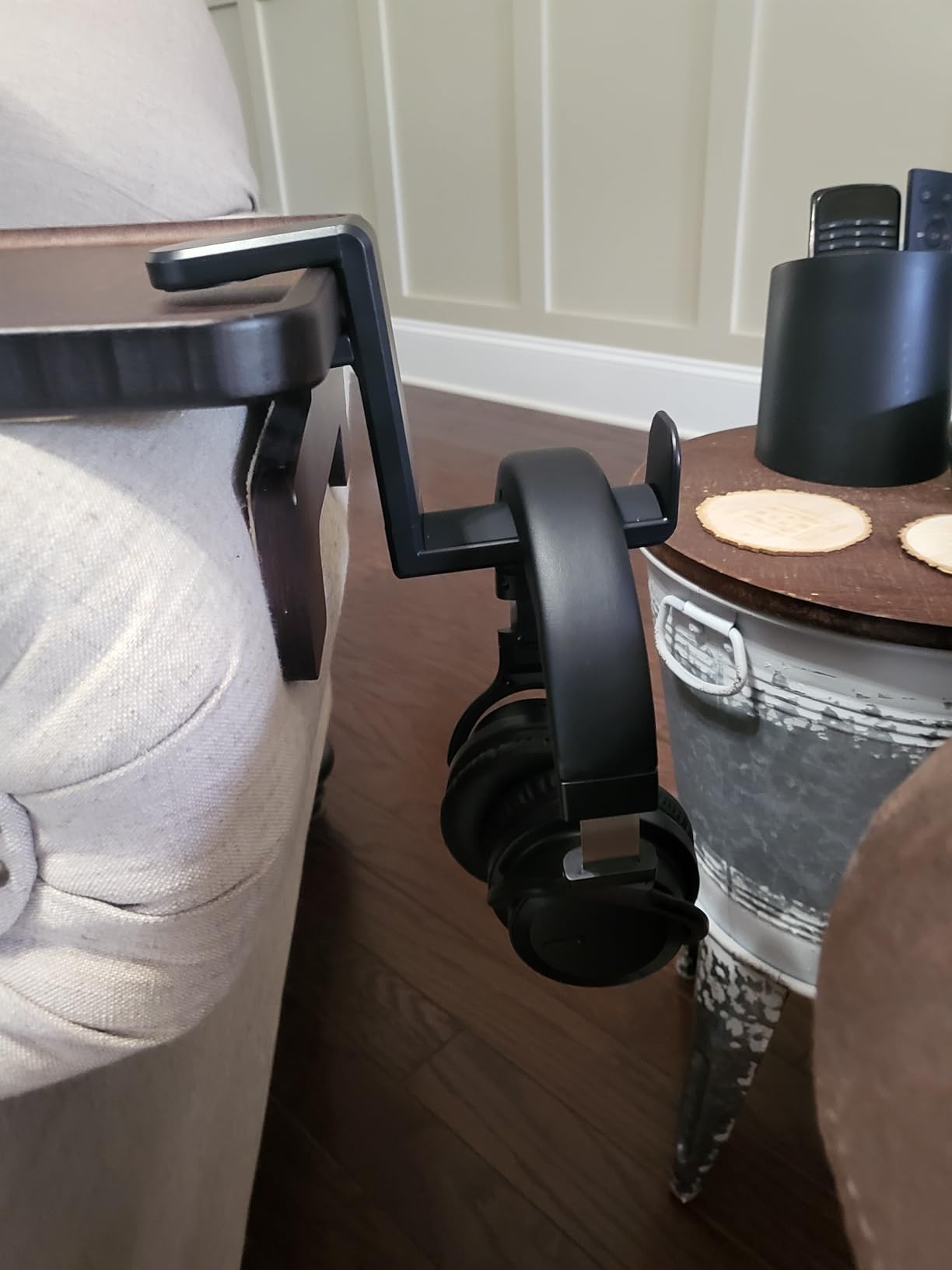EURPMASK Rotating Headphone Stand - PC Gaming Headset Holder, Adjustable Clamp-on Under Desk Hanger With 360 Degree Swivel & Cable Clip Organizer - Black customer photo 1
