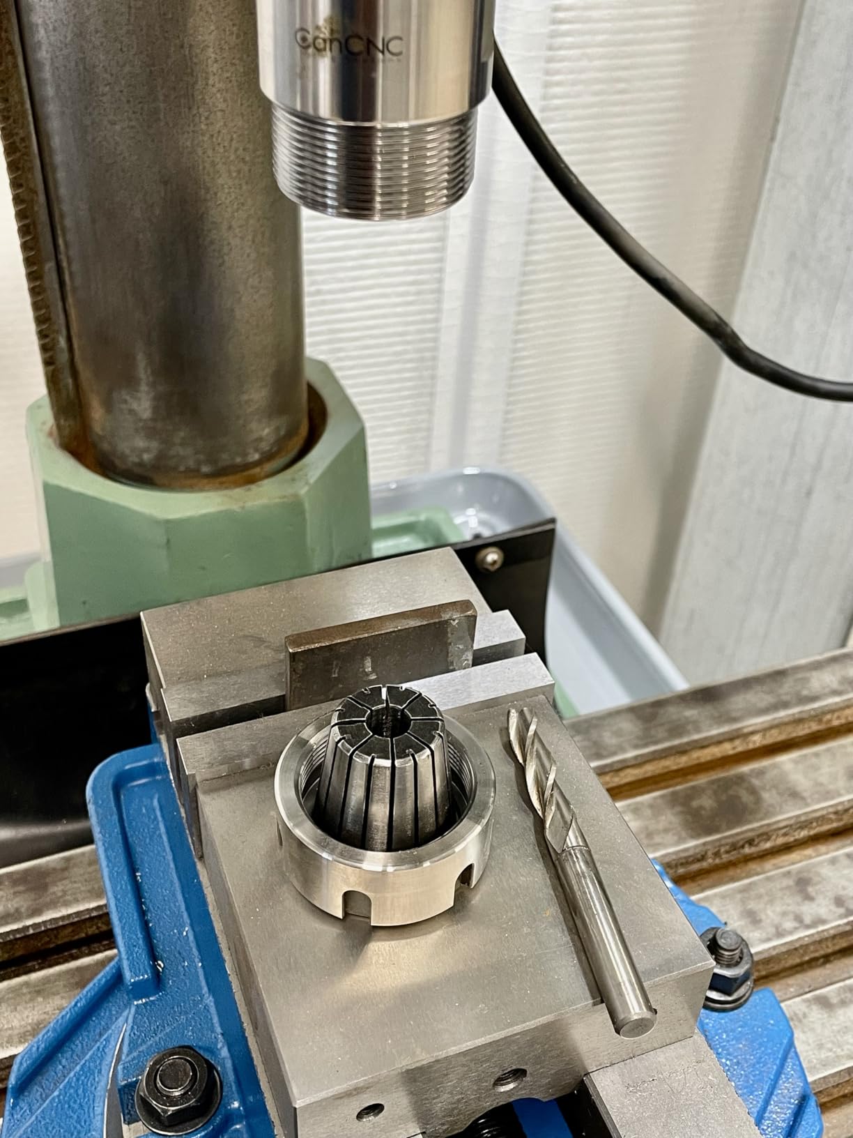 Accusize Industrial Tools R8 Shank Er32 Collet Chuck, Max RPM: 8000 RPM, 7/16''-20 Drawbar End, Max TIR 0.0002'' O.D to I.D. customer photo 1