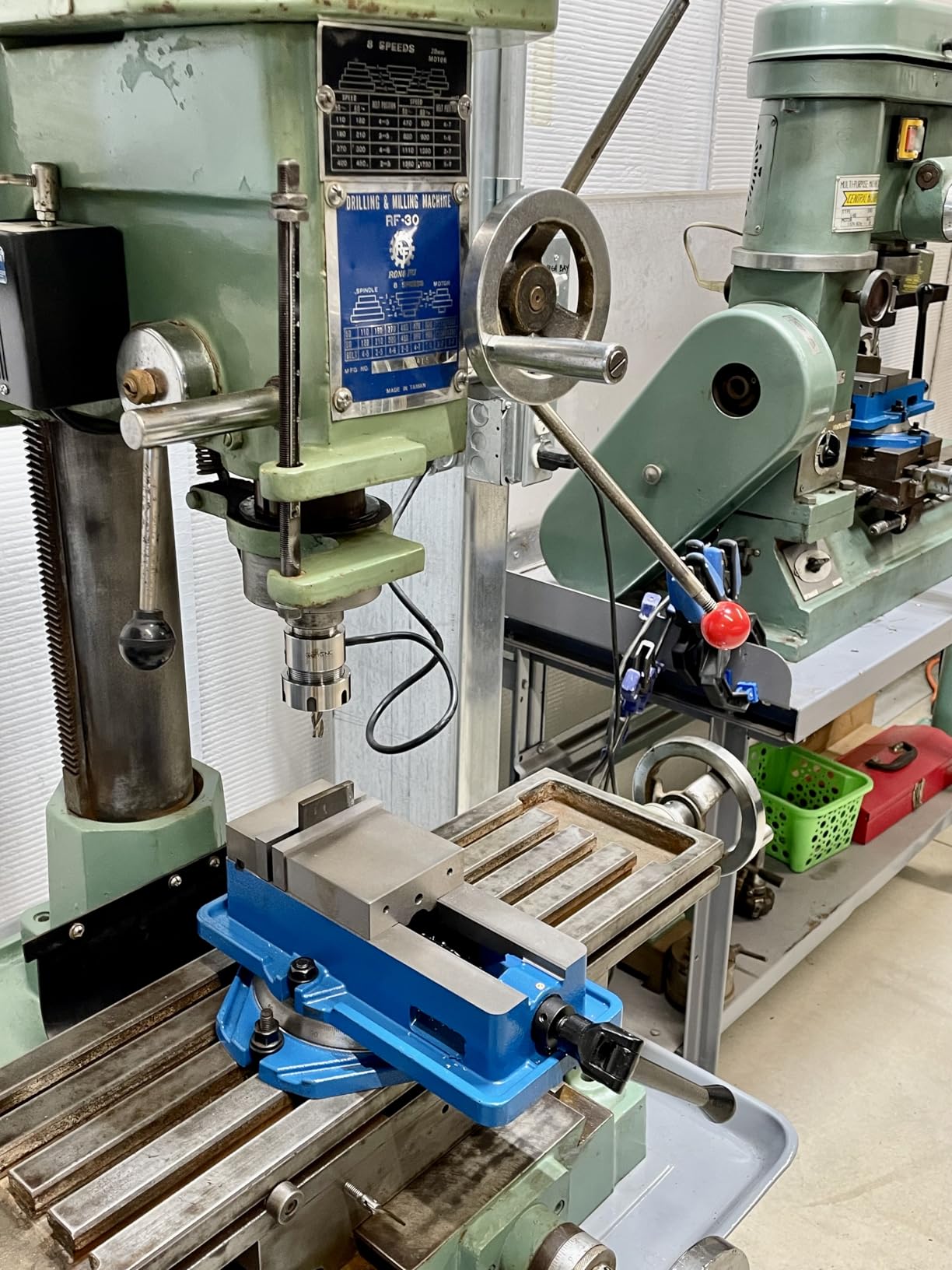 Accusize Industrial Tools R8 Shank Er32 Collet Chuck, Max RPM: 8000 RPM, 7/16''-20 Drawbar End, Max TIR 0.0002'' O.D to I.D. customer photo 2