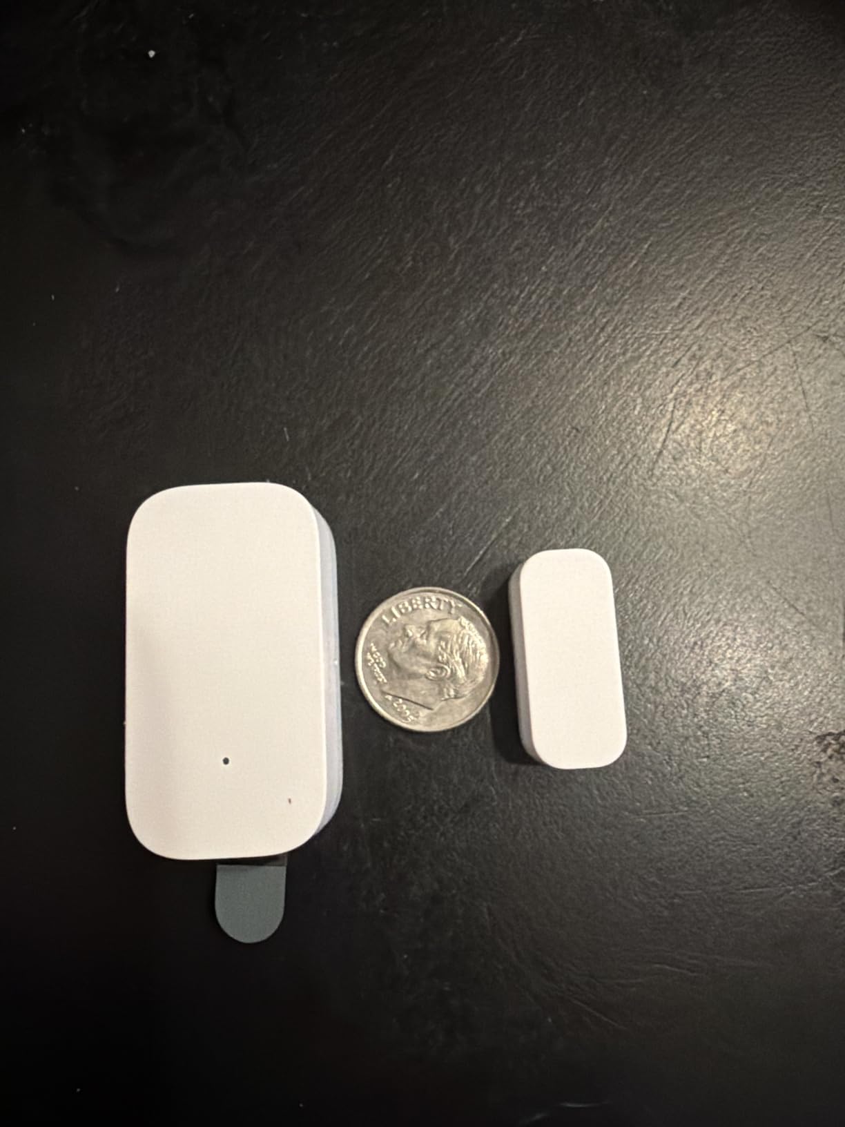 Aqara Zigbee Door and Window Sensor, Wireless Contact Sensor, Home Automation, Requires Aqara Hub (not 3rd-Party), Zigbee Connection, Kid Safety, Compatible with Apple HomeKit, Alexa, IFTTT customer photo 1