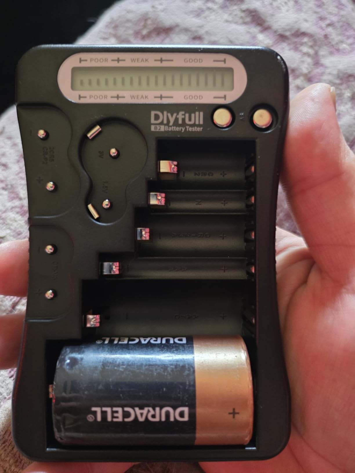 Dlyfull Battery Tester, LCD Display Universal Battery Checker for AA AAA C D 9V CR2032 CR123A CR2 CRV3 2CR5 CRP2 1.5V/3V Button Cell Batteries, 1x AAA Batteries Included customer photo 1