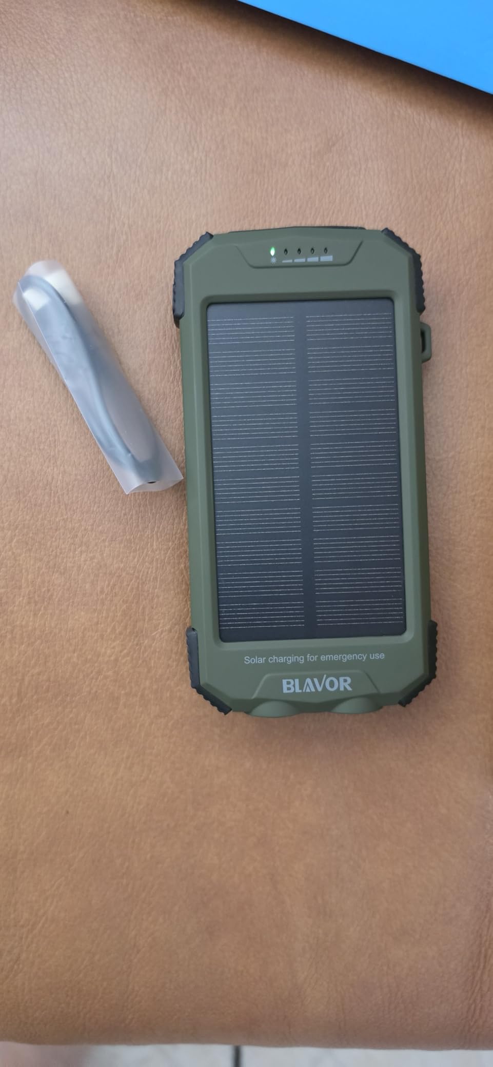 BLAVOR Solar Power Bank 10,000mAh, Portable Wireless Charger, 20W Fast Charging External Battery Pack with USB C for Cell Phones, Solar Panel Charging with Dual Flashlight for Camping customer photo 2