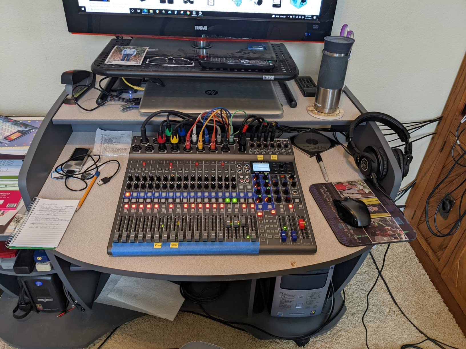 Zoom LiveTrak L-20 Mixer/Multitrack Recorder for Musicians, 20-Input/22-Channel, 6 Headphone/Monitor Outputs, Wireless iOS Control customer photo 1
